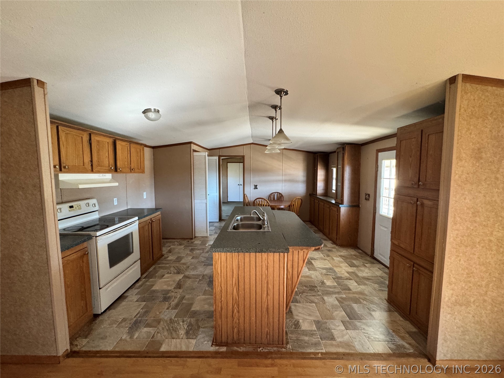 3452 E Blackjack Property Photo 3