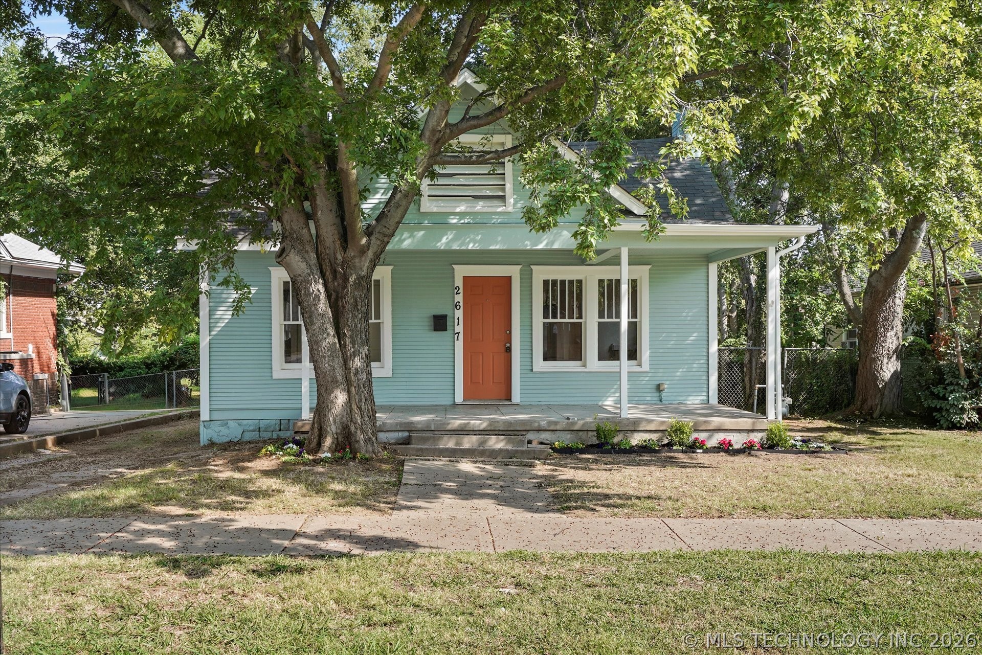 2617 E 10th Street Property Photo 1