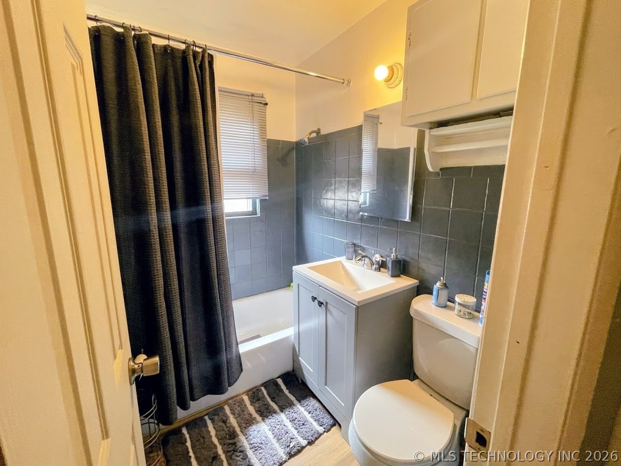 3804 W 4th Street Property Photo 5