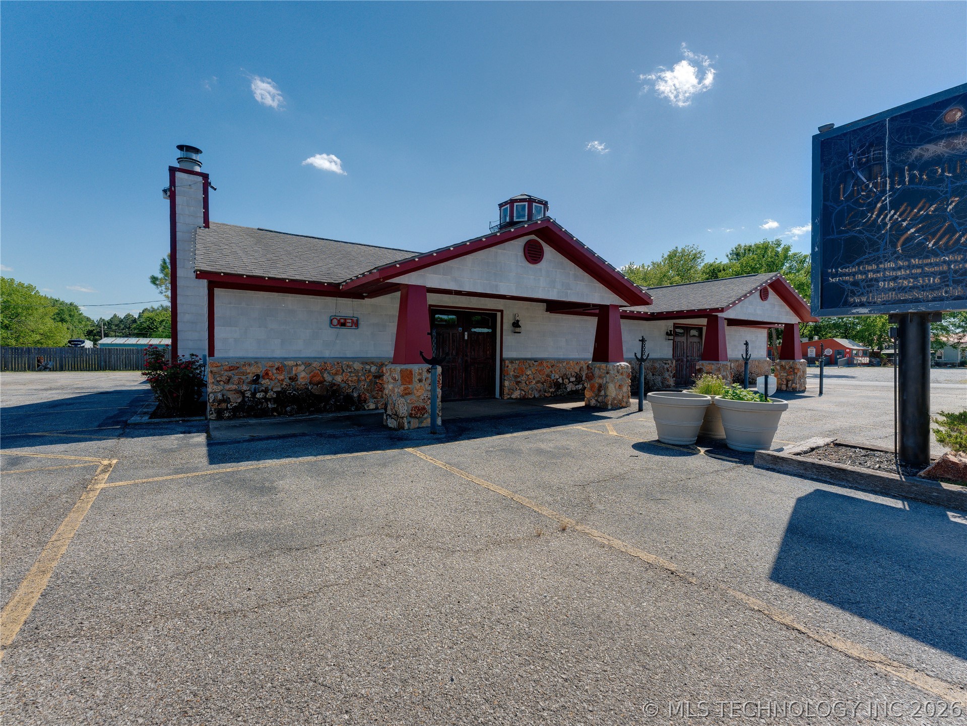 111 W Ketchum Avenue Property Photo 3