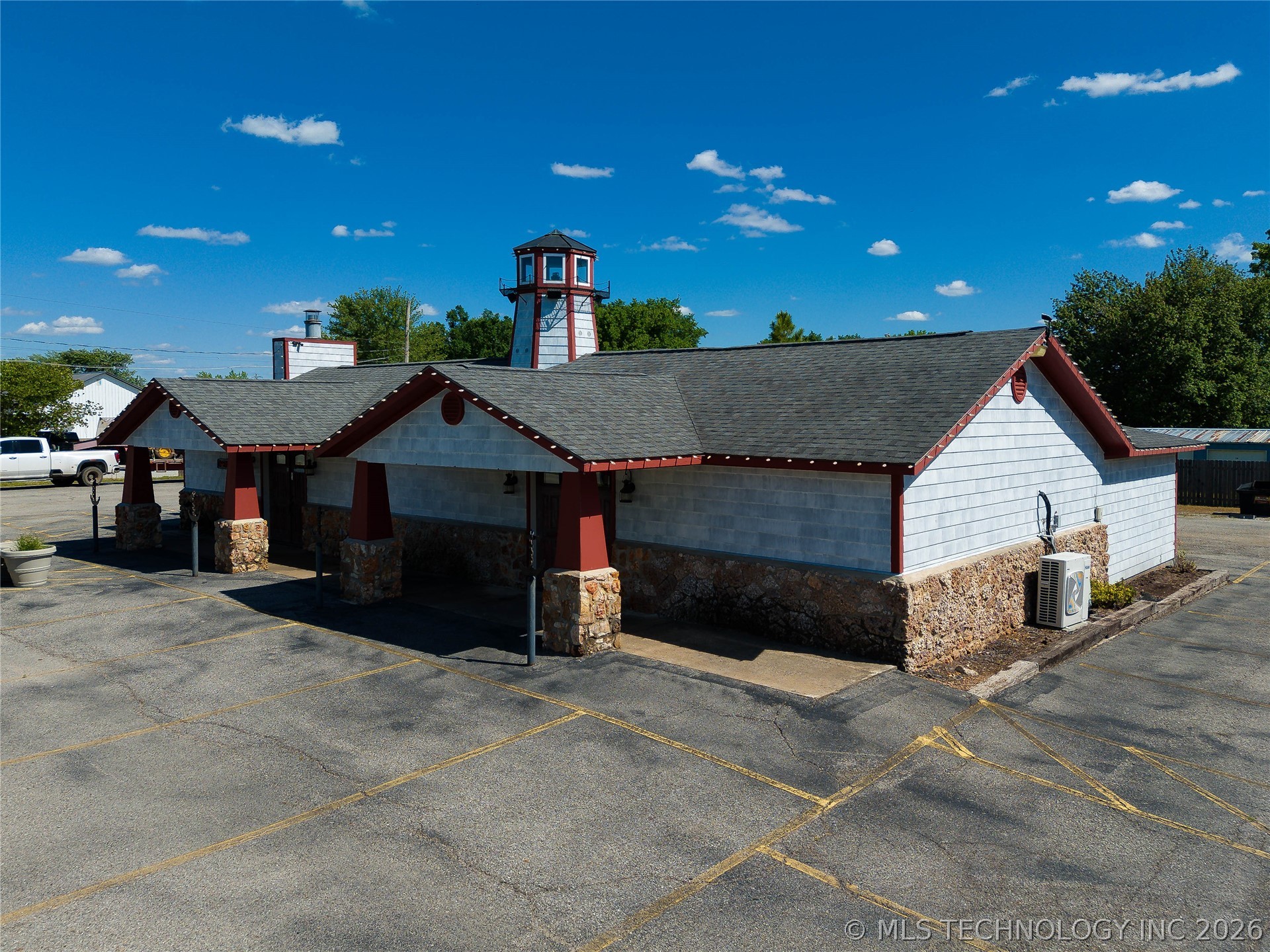 111 W Ketchum Avenue Property Photo 7