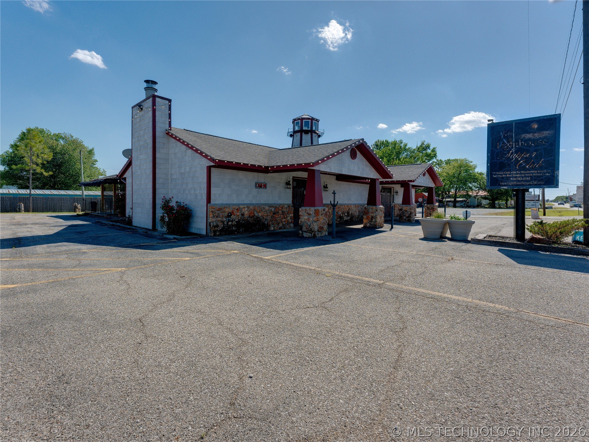 111 W Ketchum Avenue Property Photo 8
