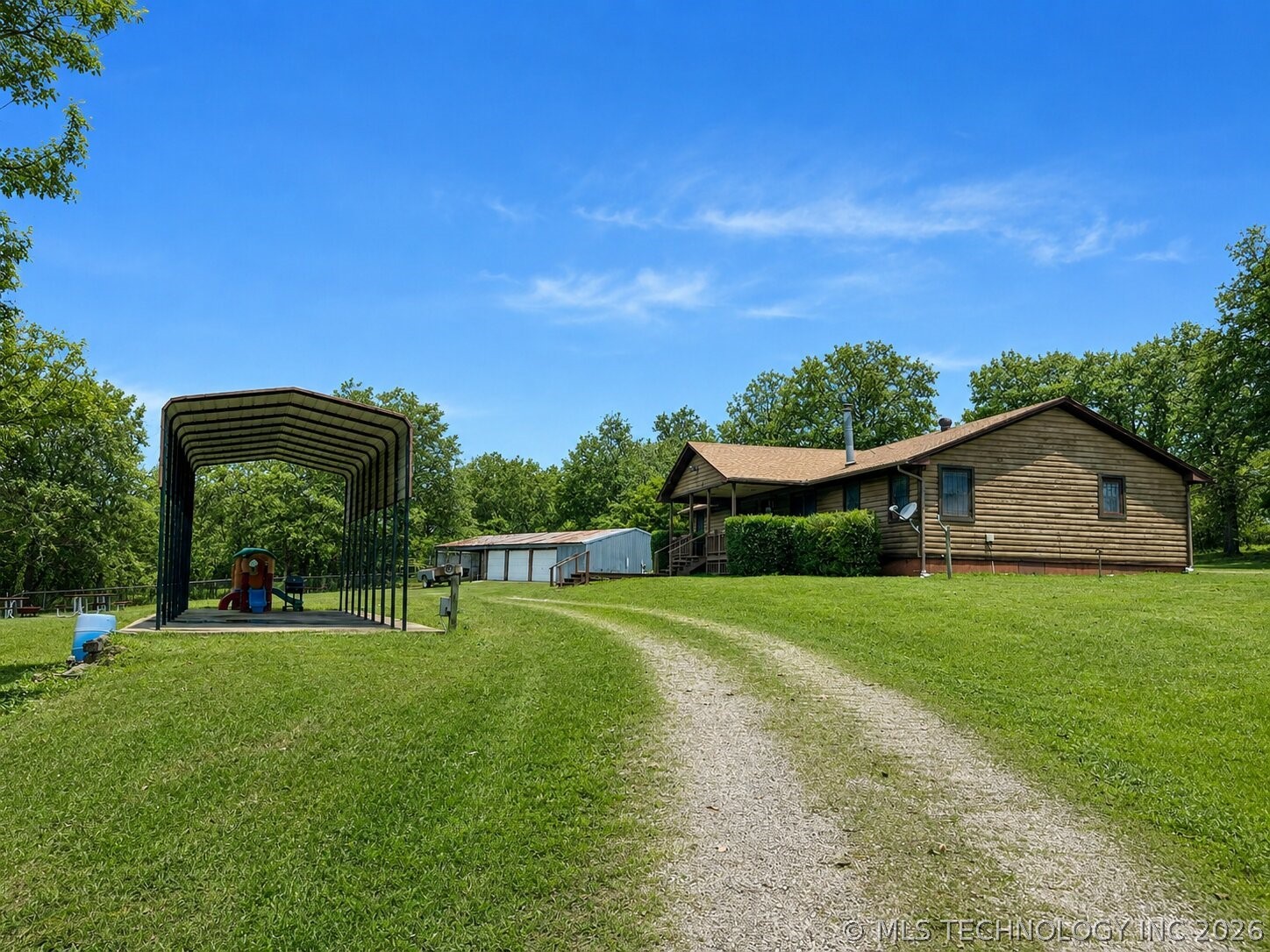 589 Mohawk Drive Property Photo 3
