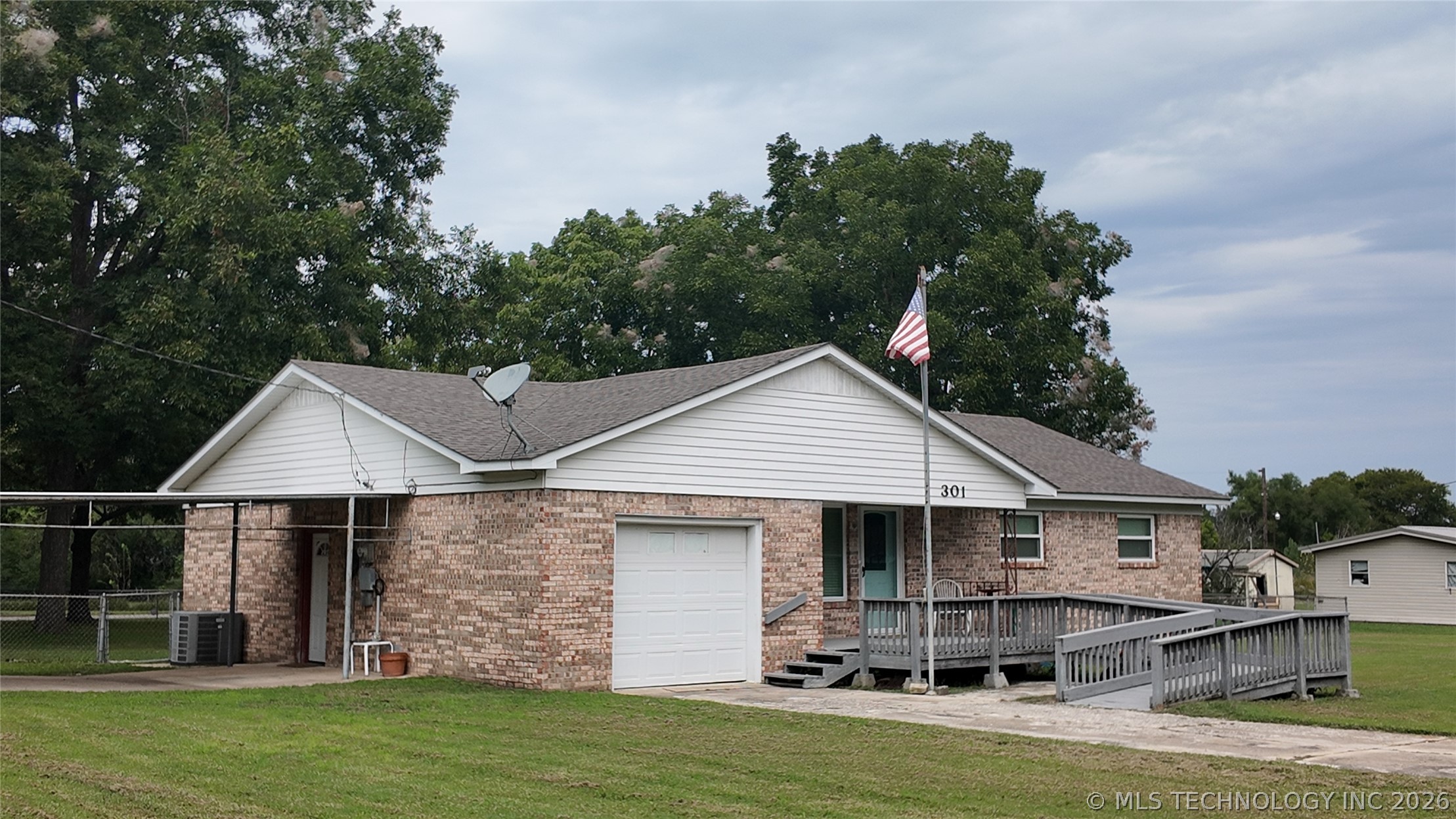 301 N County Line Property Photo 1