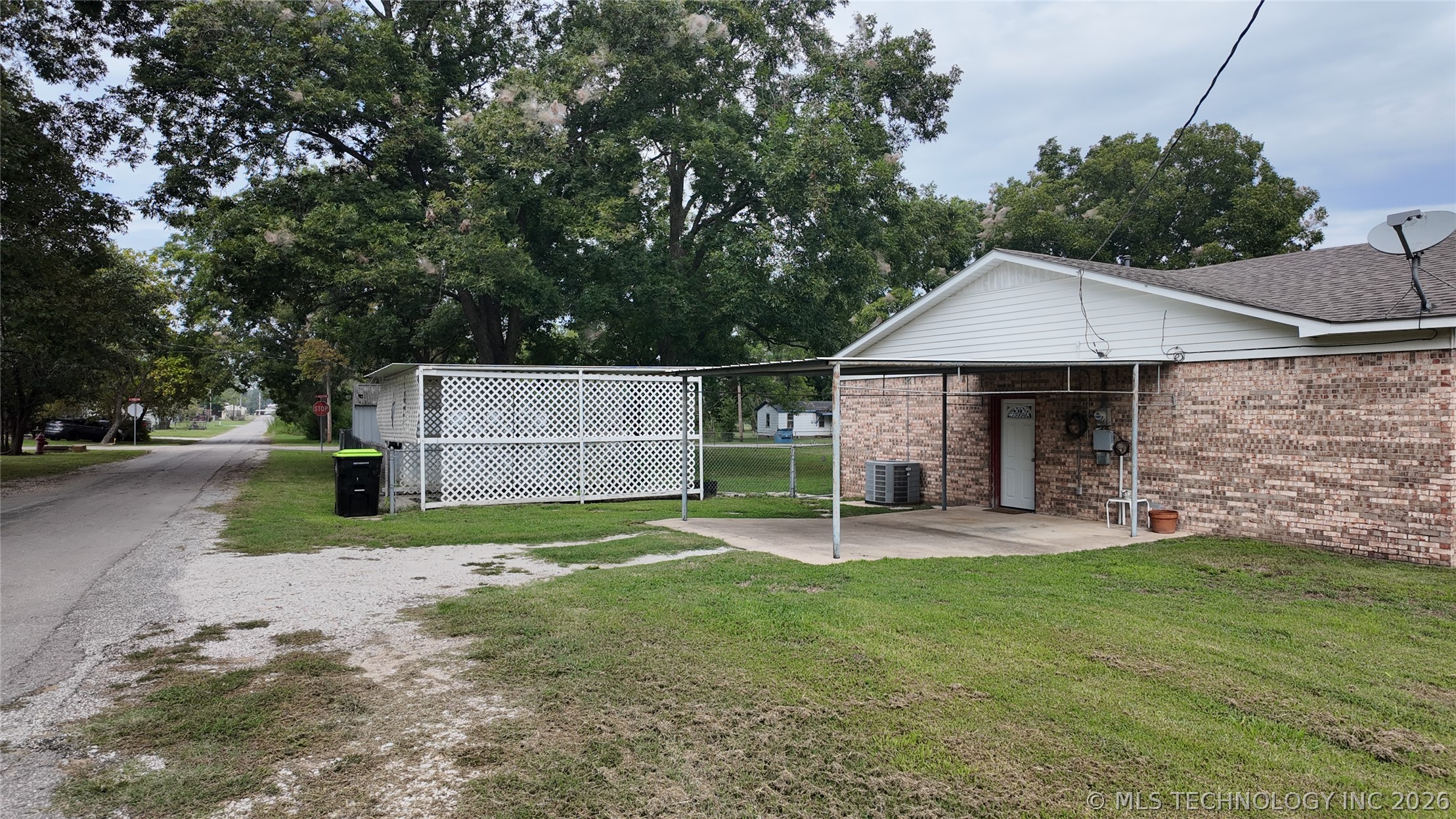 301 N County Line Property Photo 3