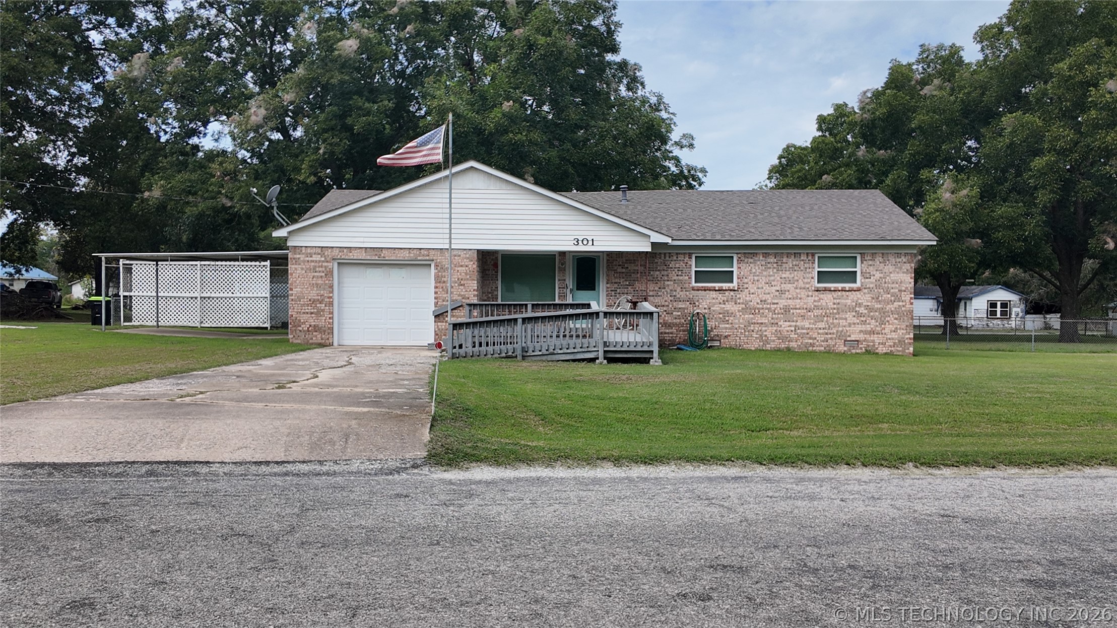 301 N County Line Property Photo 4