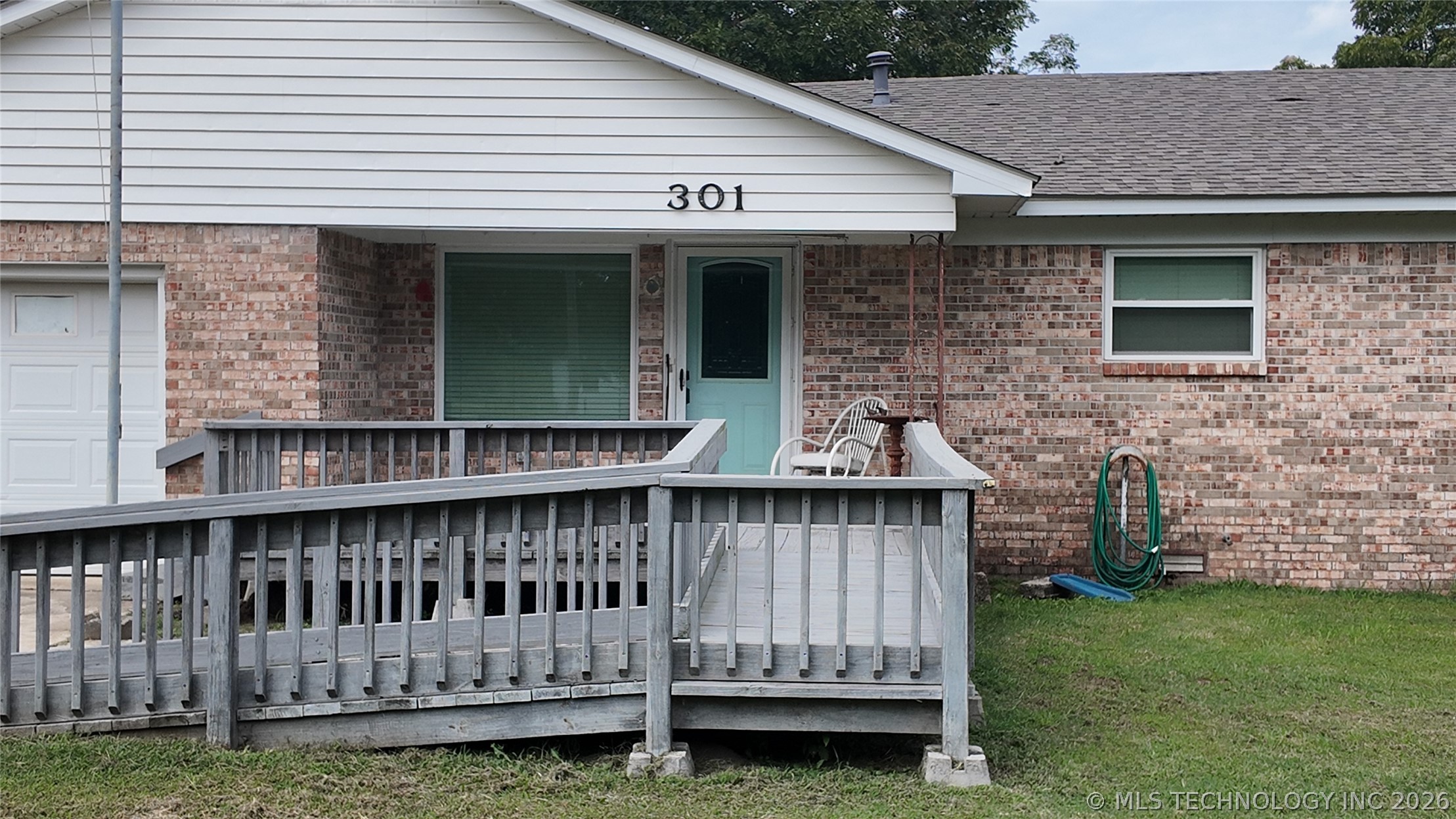 301 N County Line Property Photo 5
