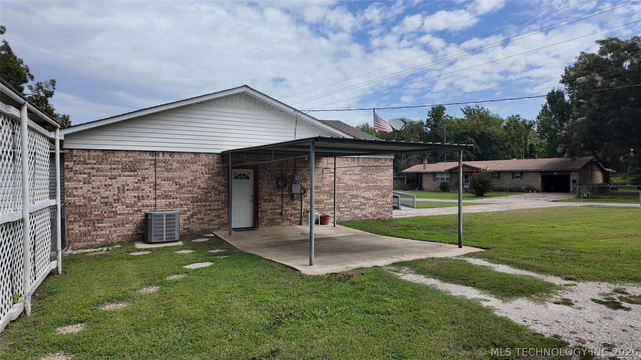 301 N County Line Property Photo 15