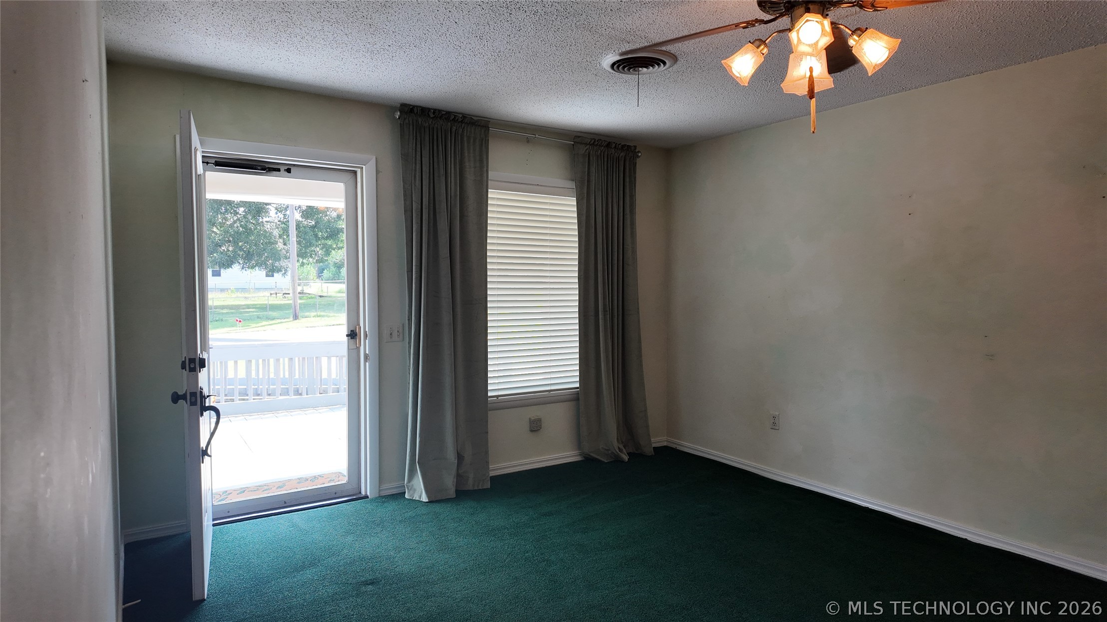301 N County Line Property Photo 21