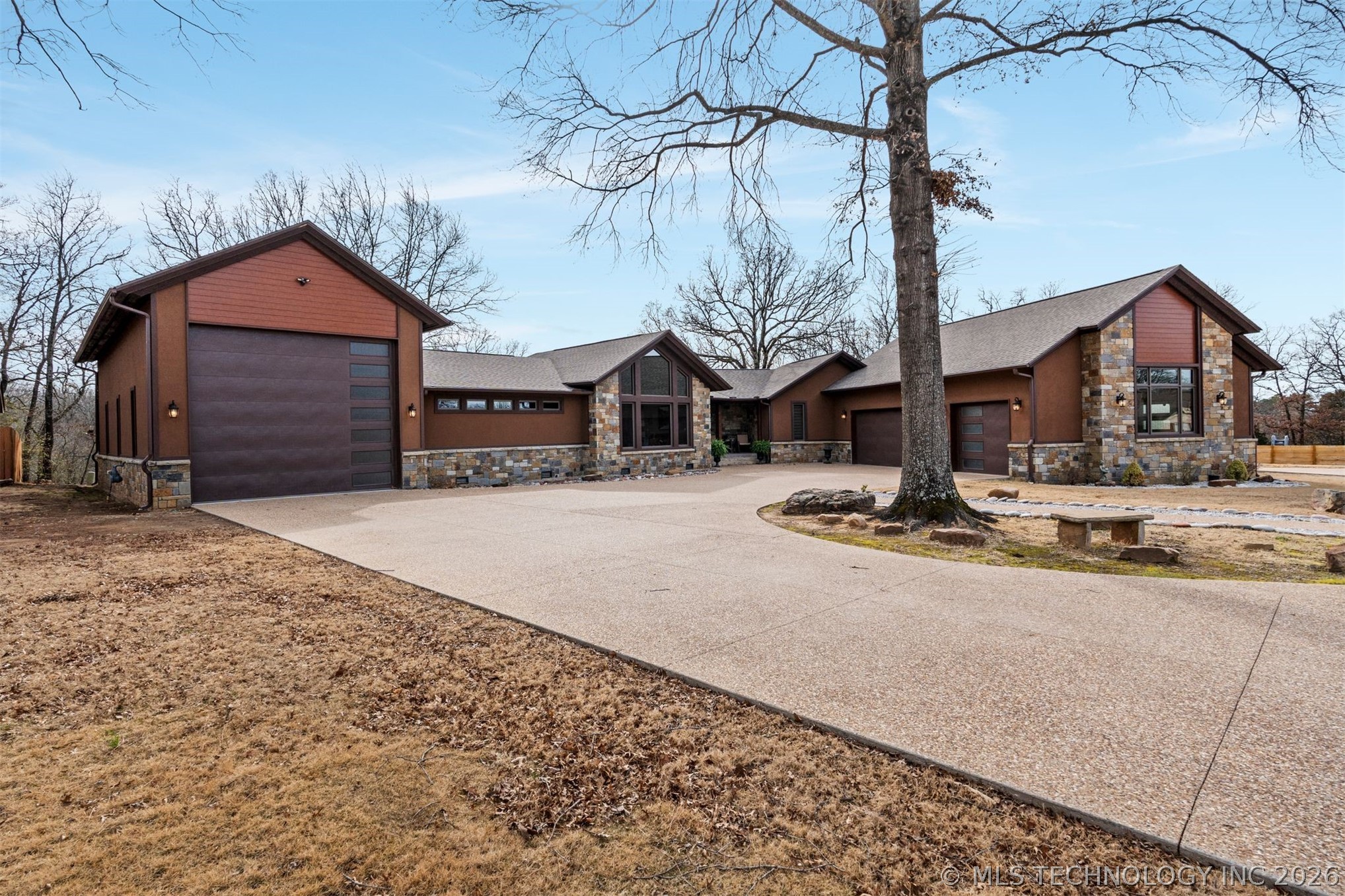 1808 Queens Way Property Photo 9