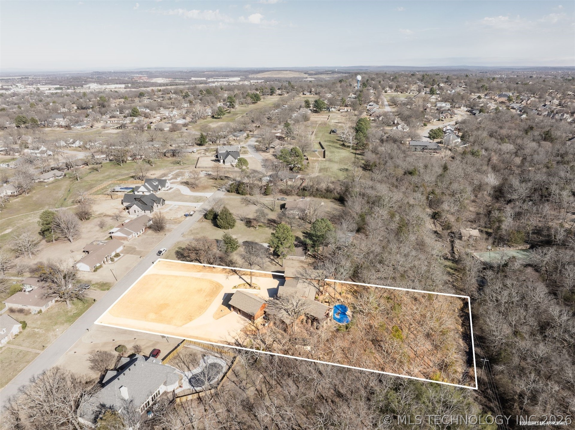 1808 Queens Way Property Photo 14