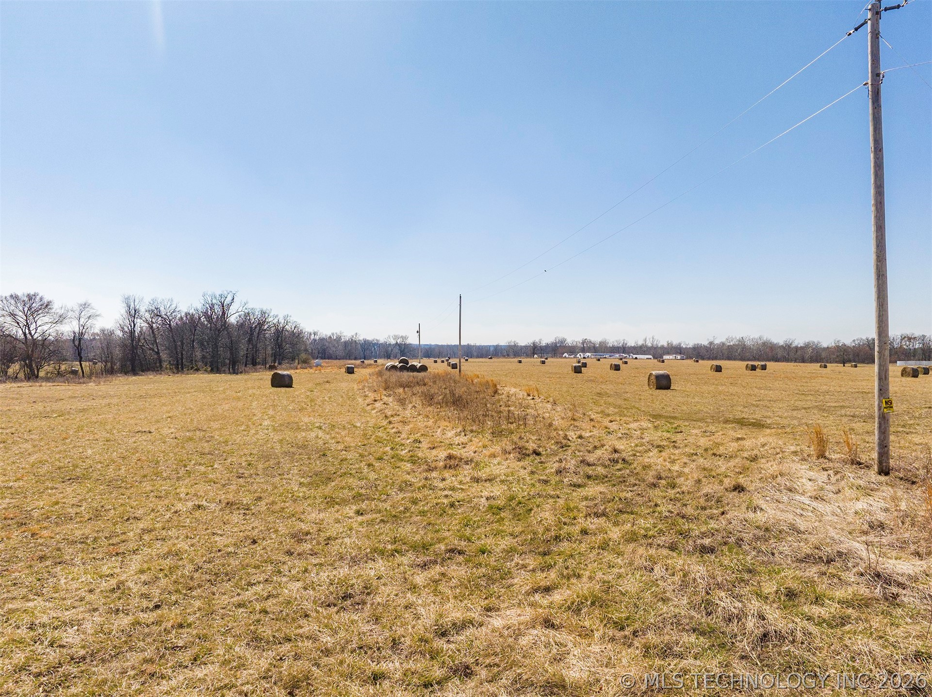 17583 E 390 Road Property Photo 4