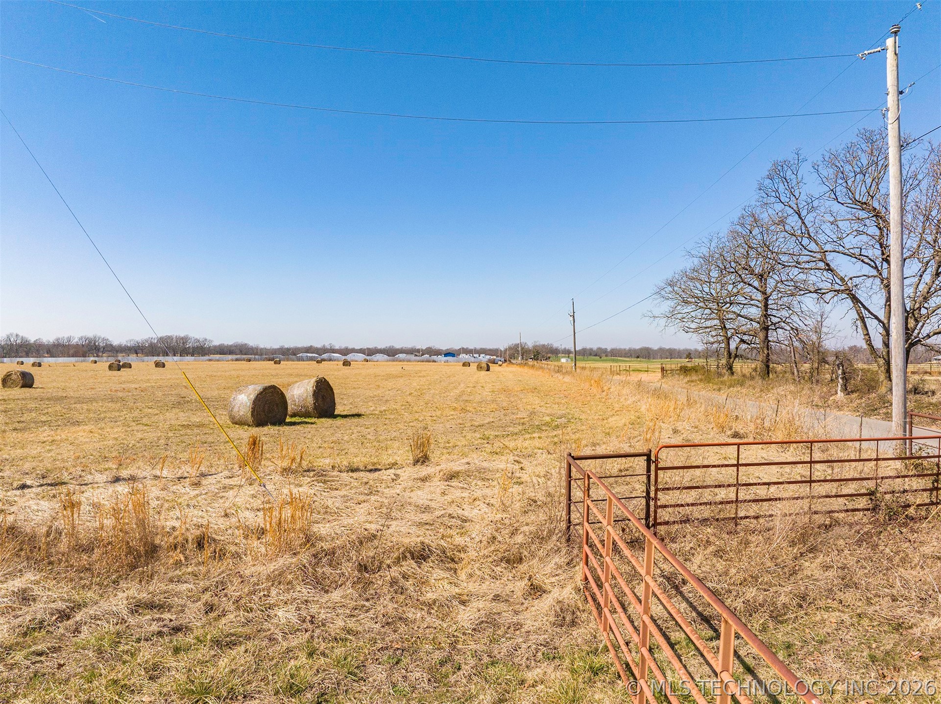 17583 E 390 Road Property Photo 6