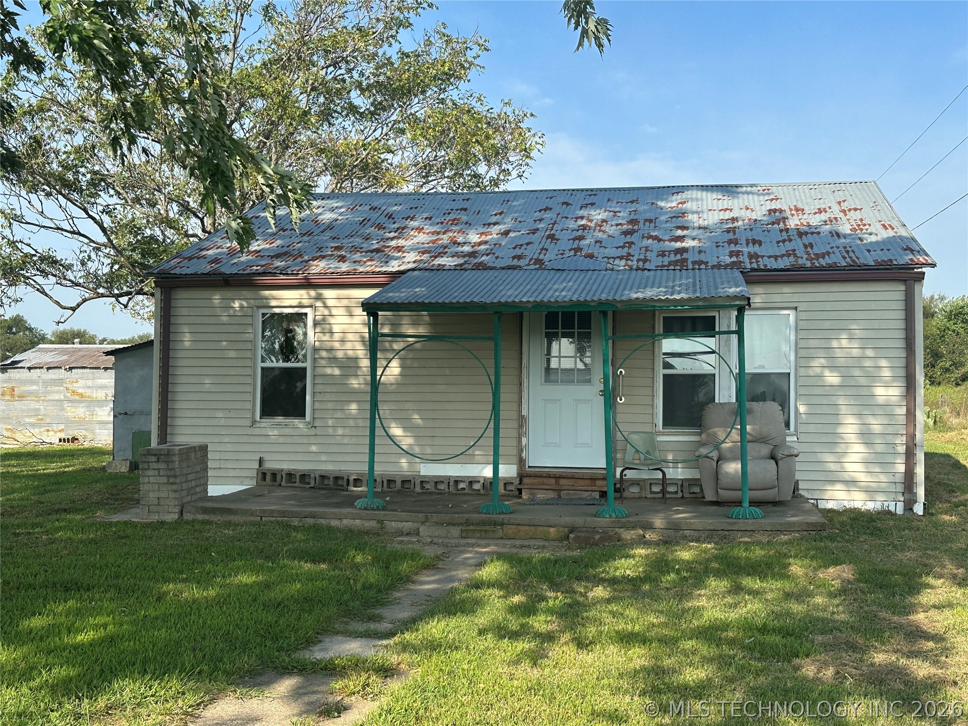 410800 E 1135 Road Property Photo 2