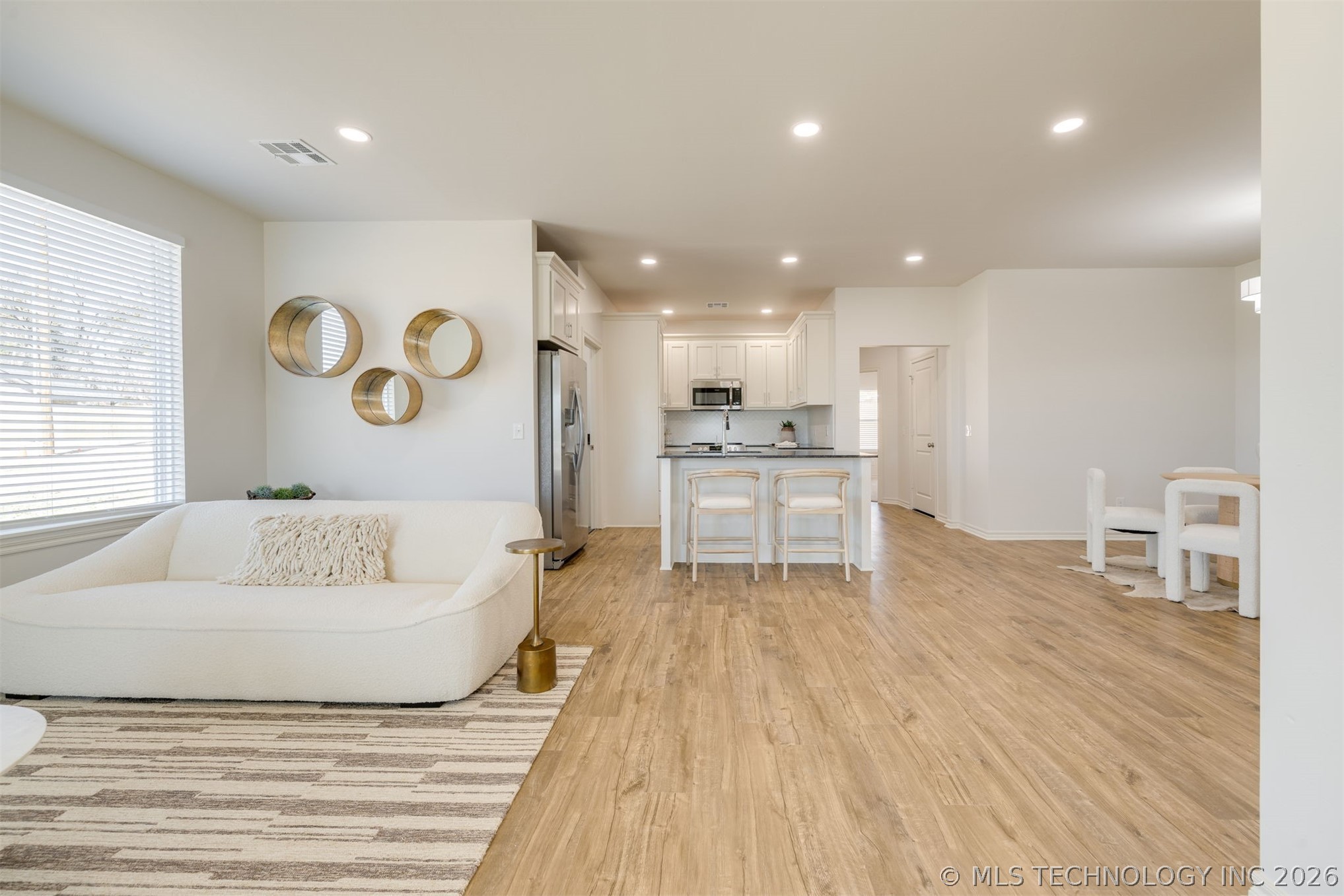1010 Lovers Lane Property Photo 5