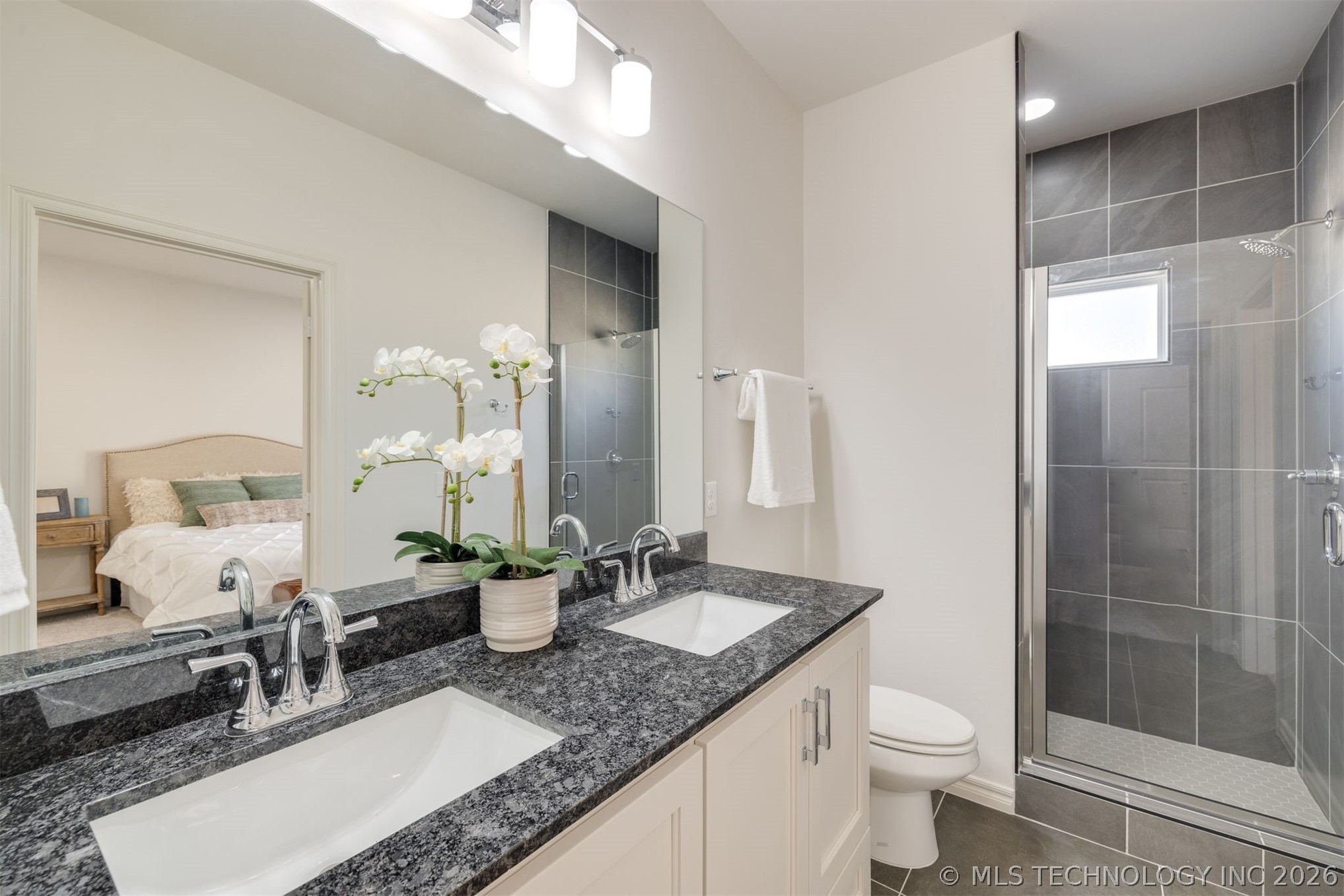 1010 Lovers Lane Property Photo 15