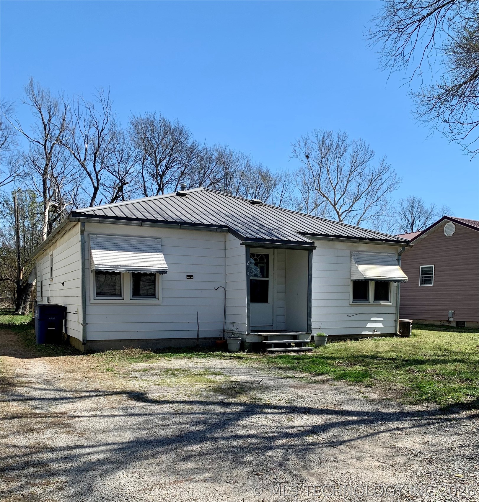 815 S Hickory Street Property Photo 1