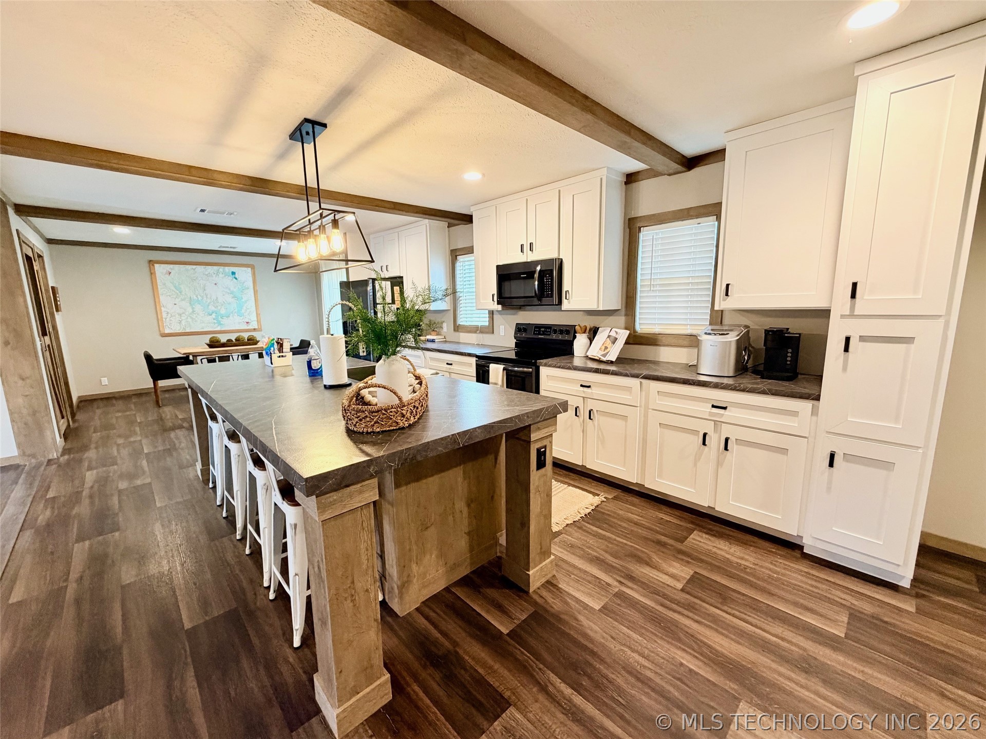 12060 Drew Avenue Property Photo 6