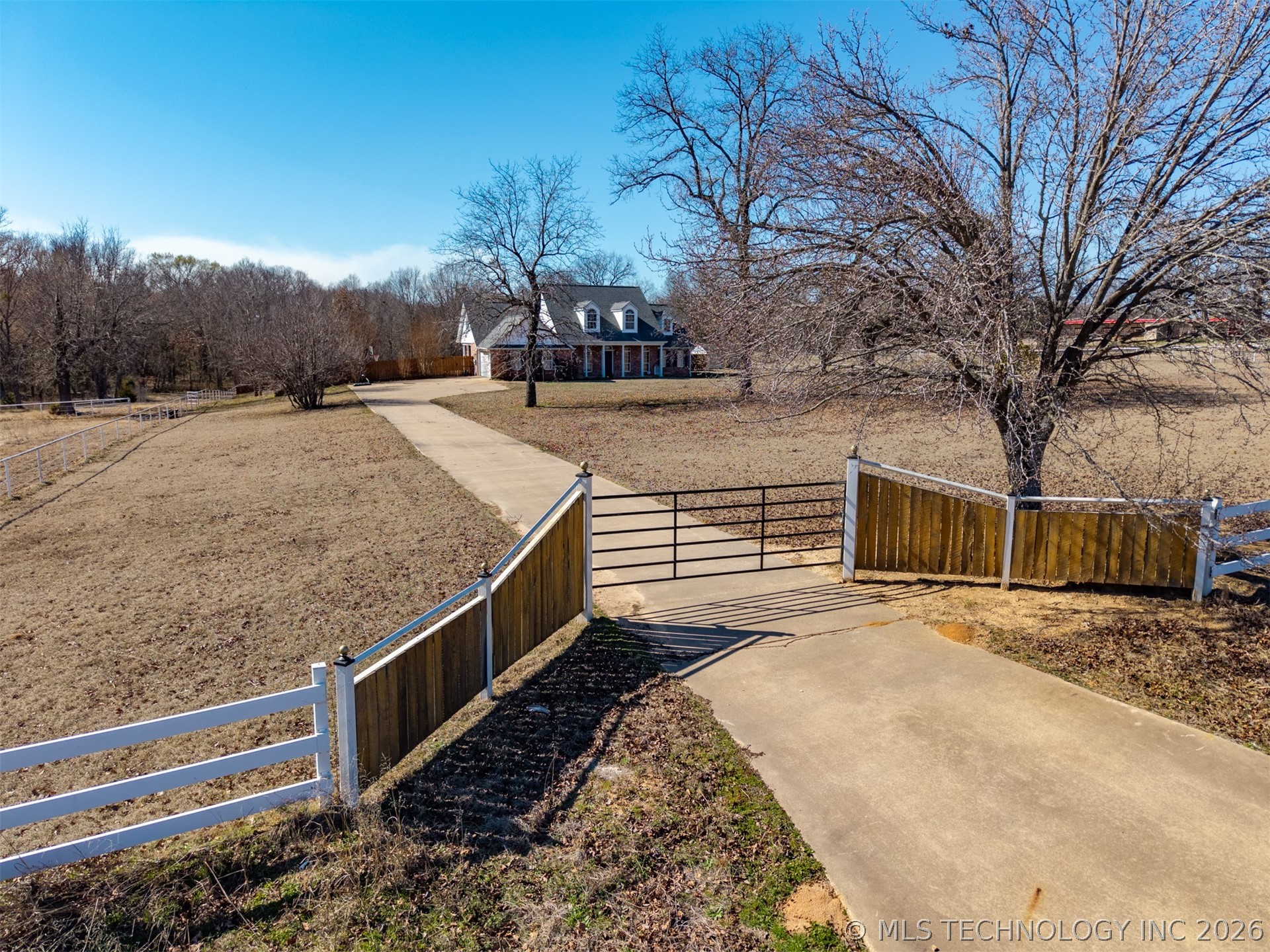 4321 S Bentley Road Property Photo 4