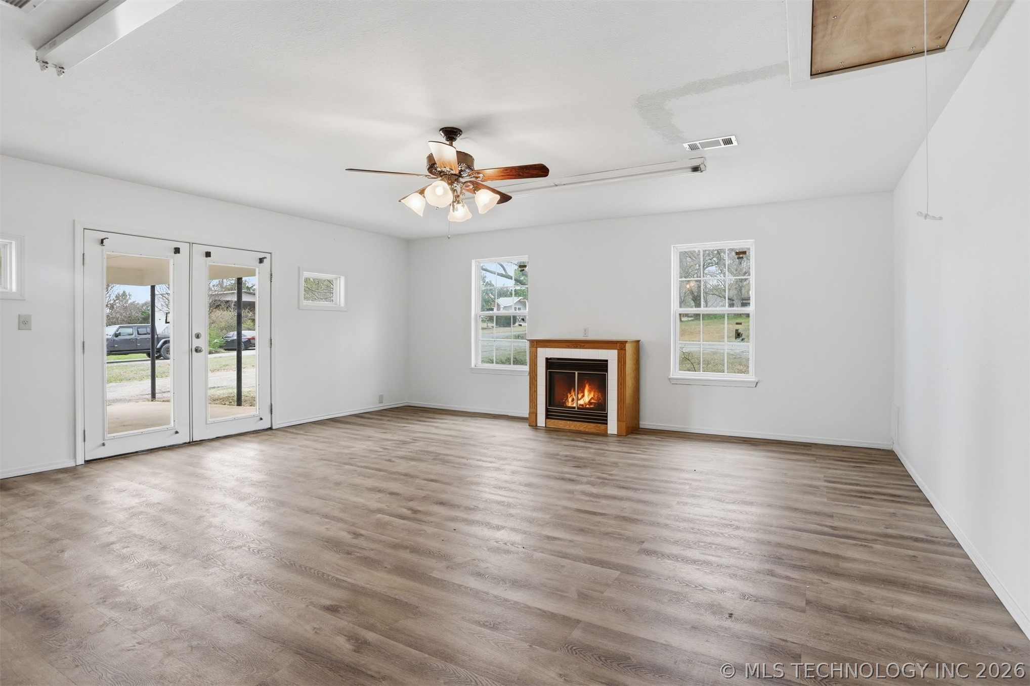 559 E 4th Street Property Photo 5