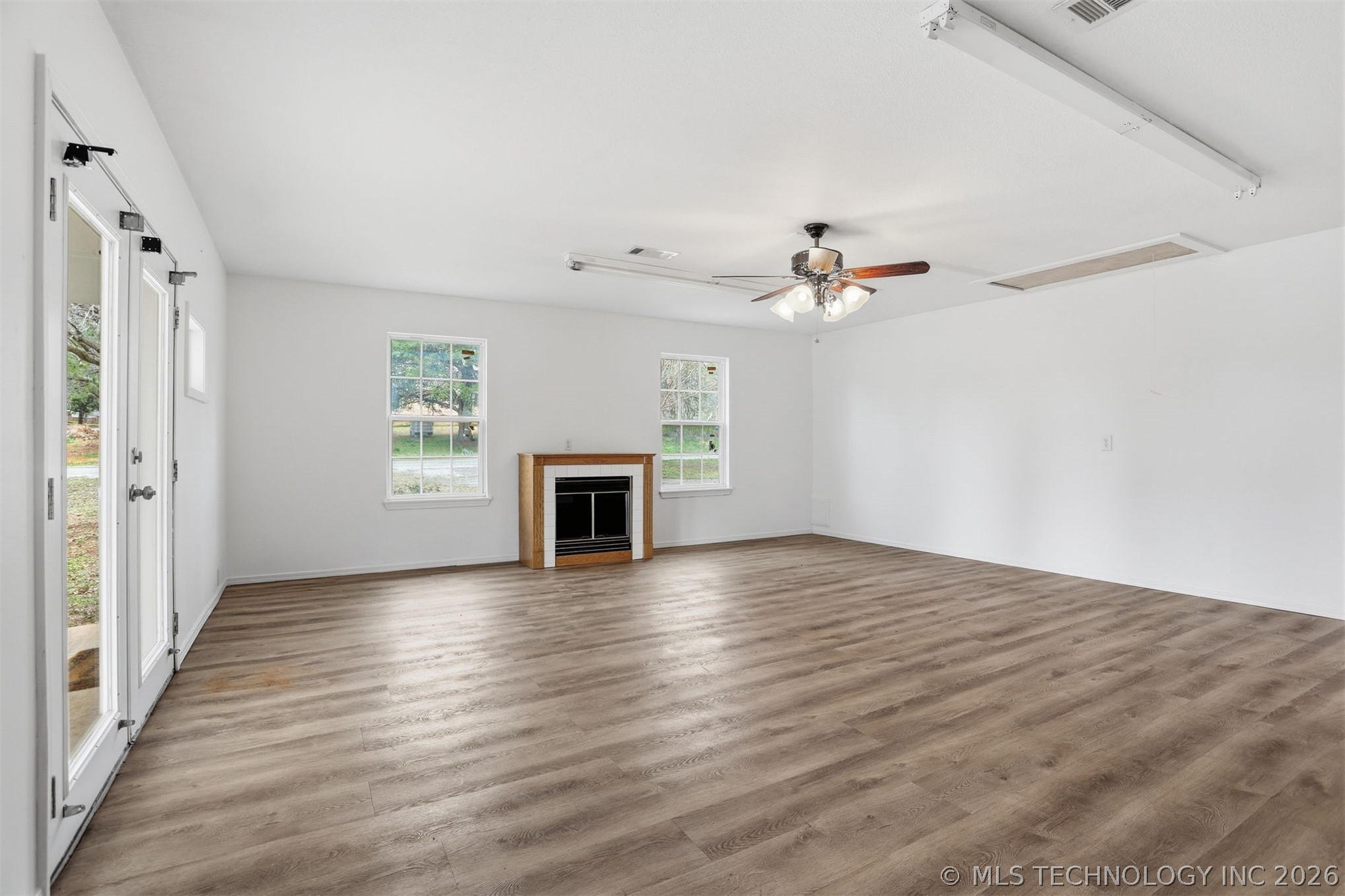 559 E 4th Street Property Photo 6