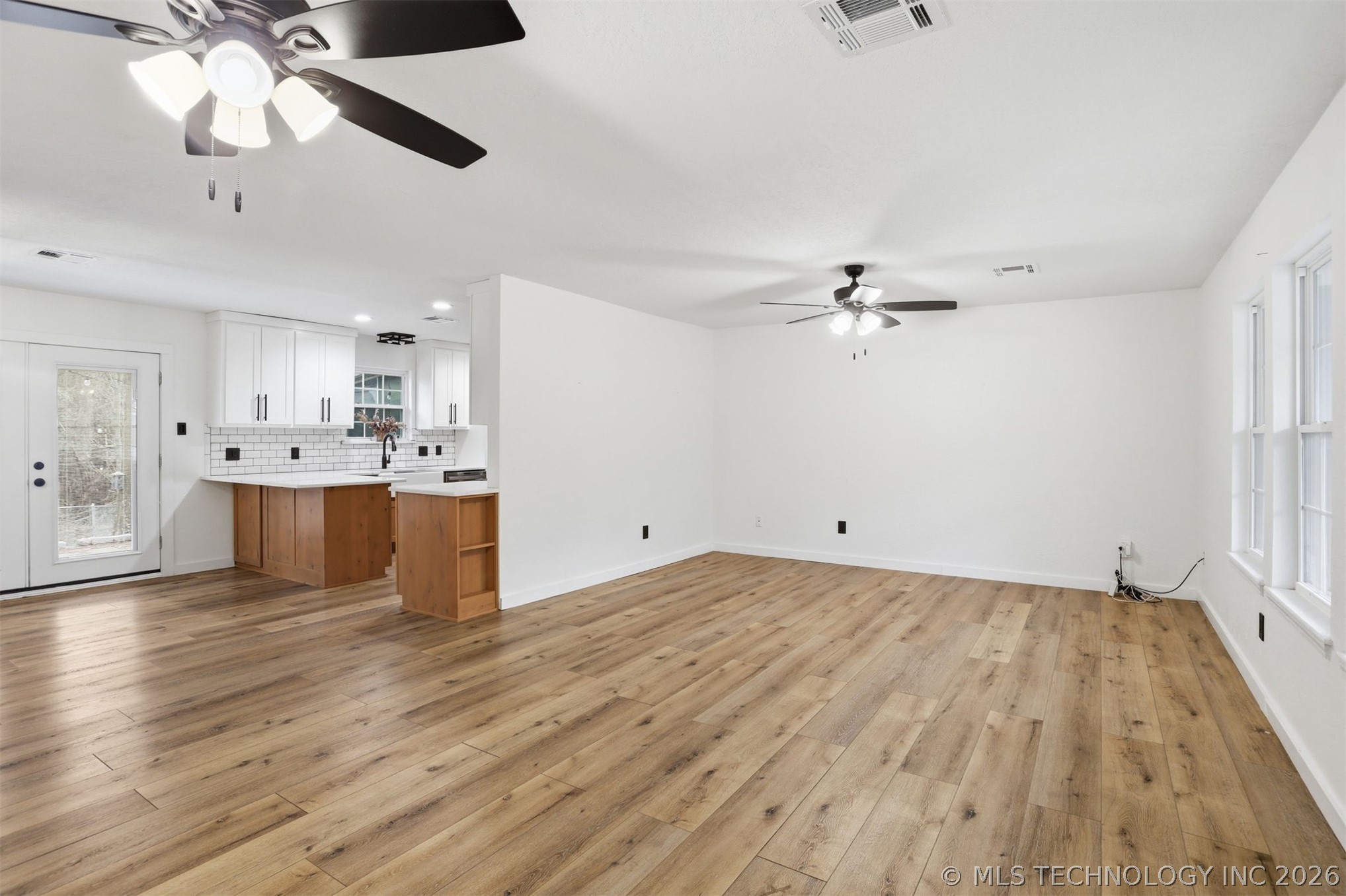 559 E 4th Street Property Photo 7