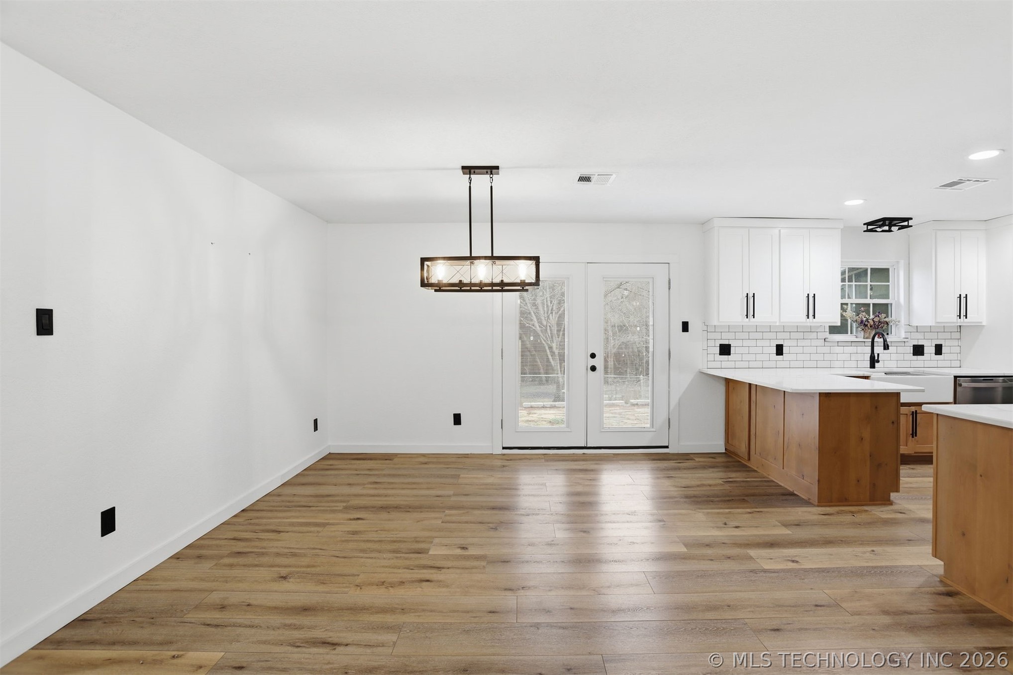559 E 4th Street Property Photo 10