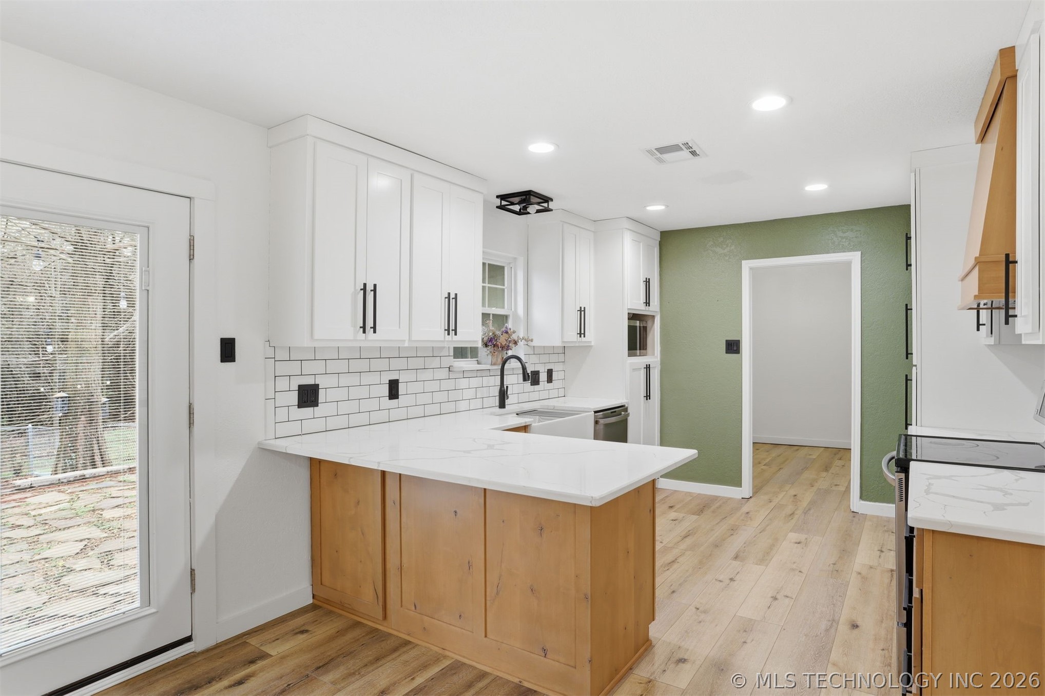 559 E 4th Street Property Photo 11