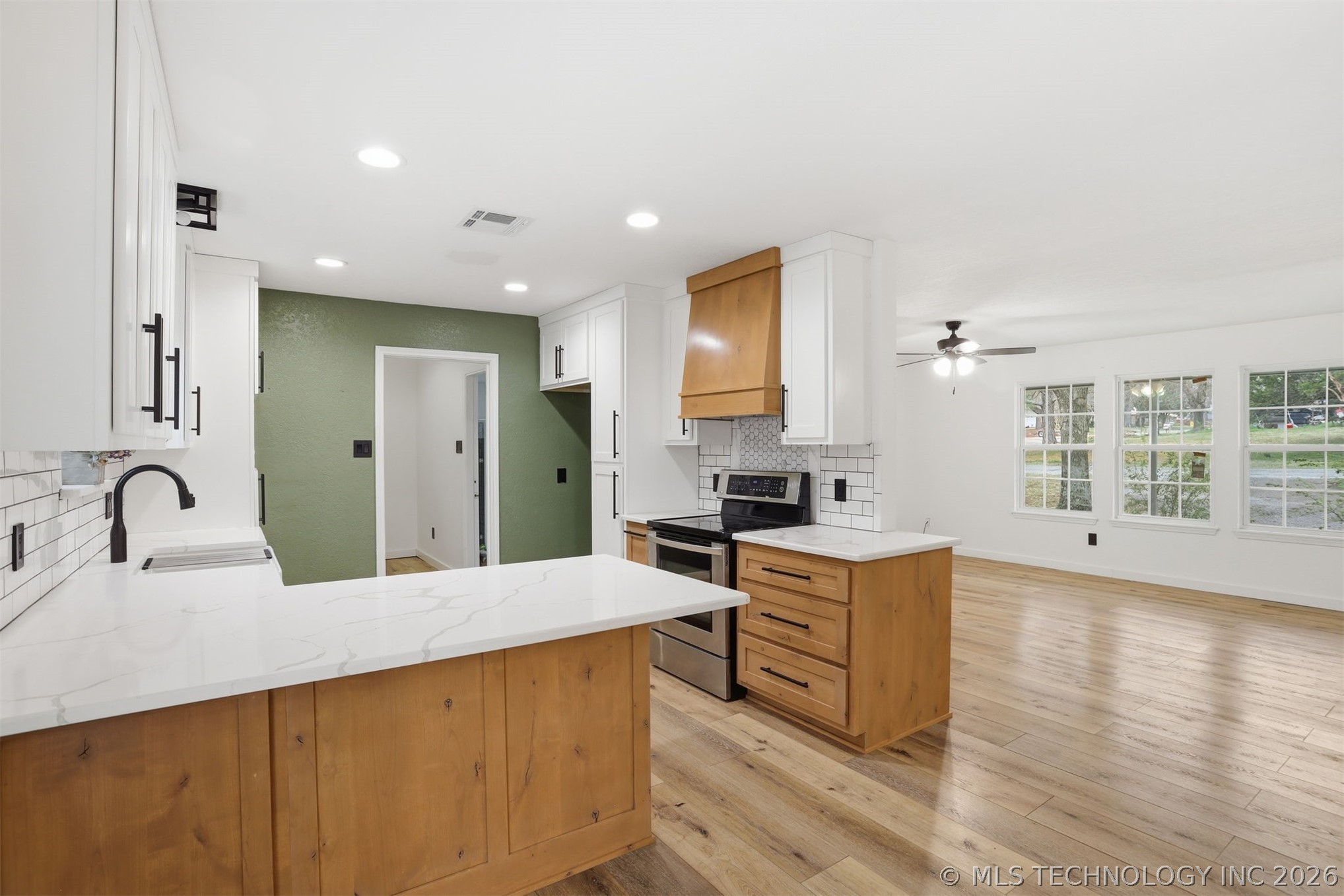 559 E 4th Street Property Photo 12