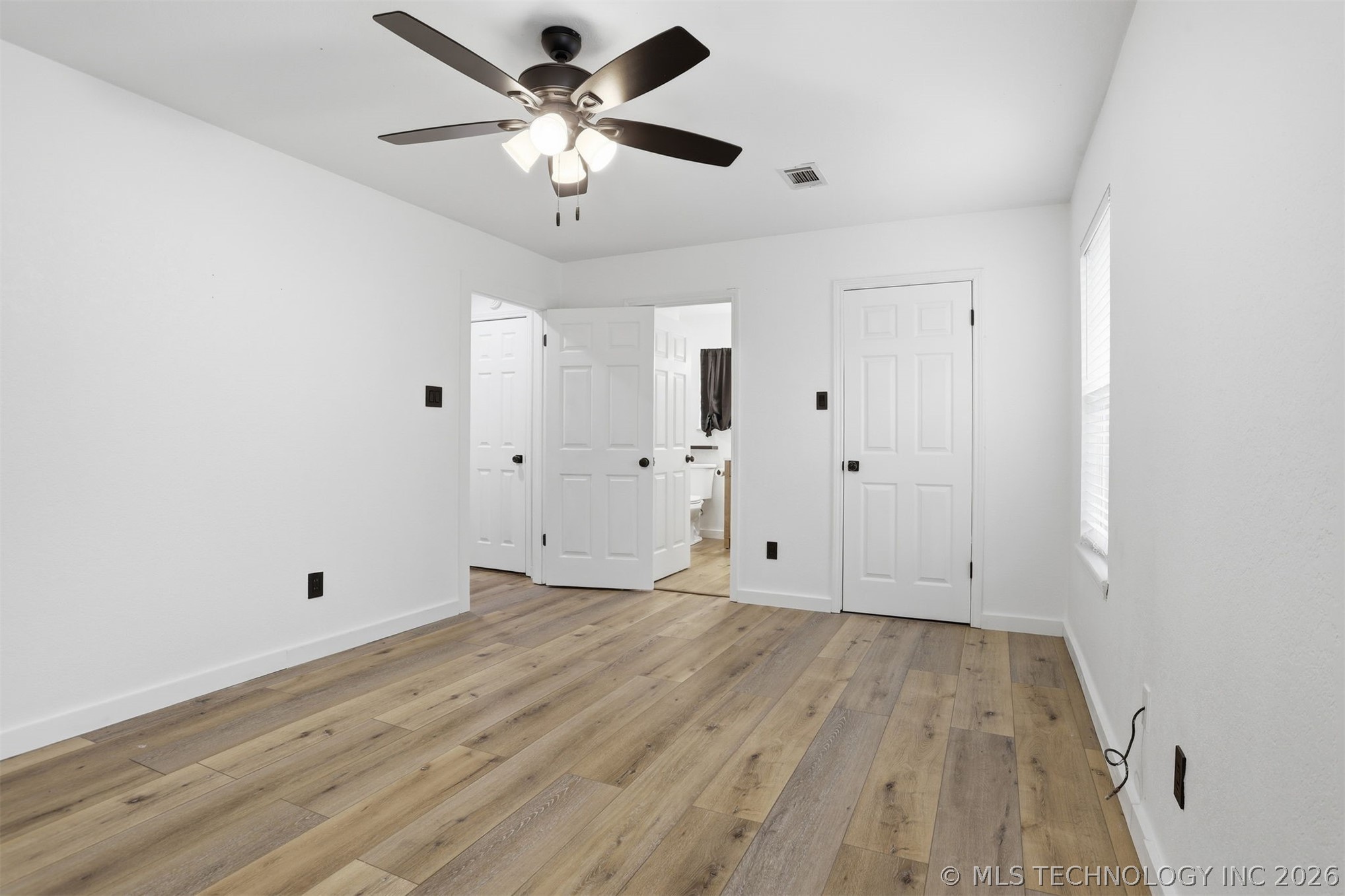 559 E 4th Street Property Photo 13