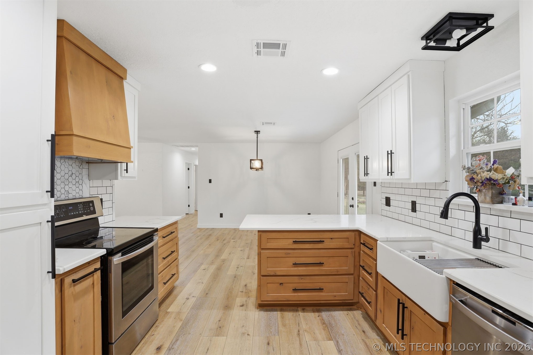 559 E 4th Street Property Photo 16