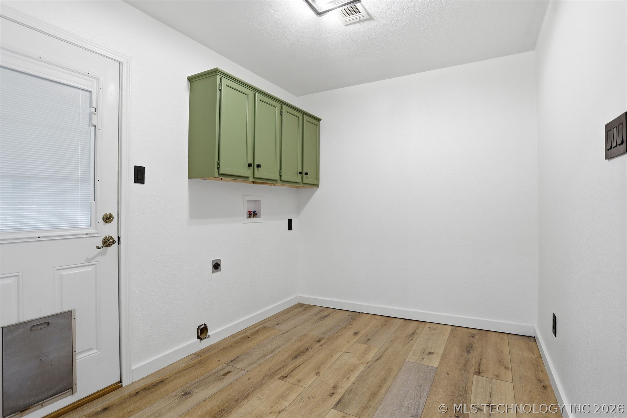 559 E 4th Street Property Photo 17