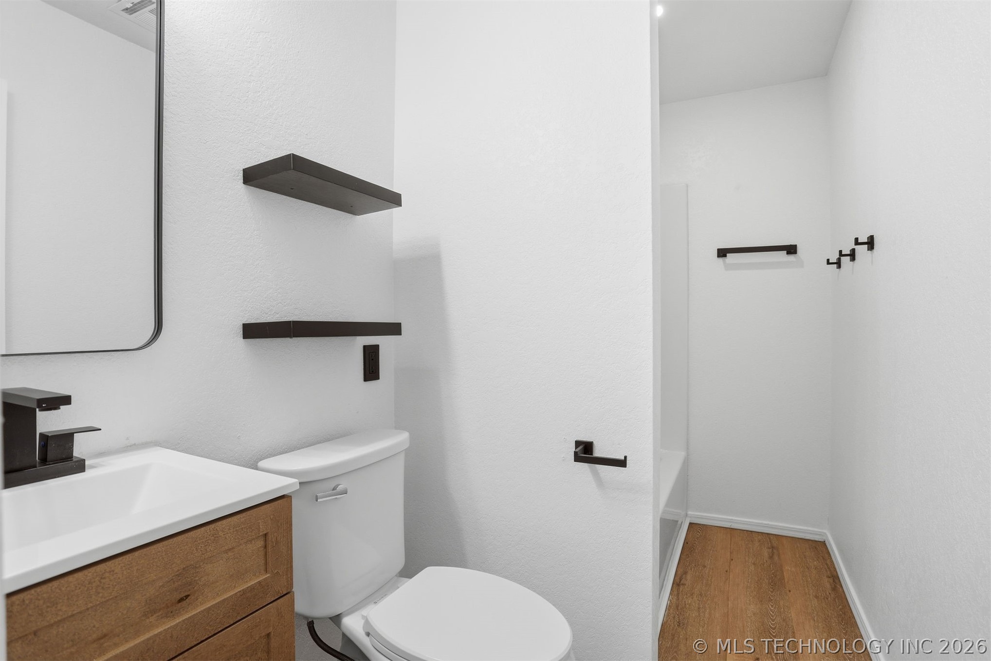559 E 4th Street Property Photo 18