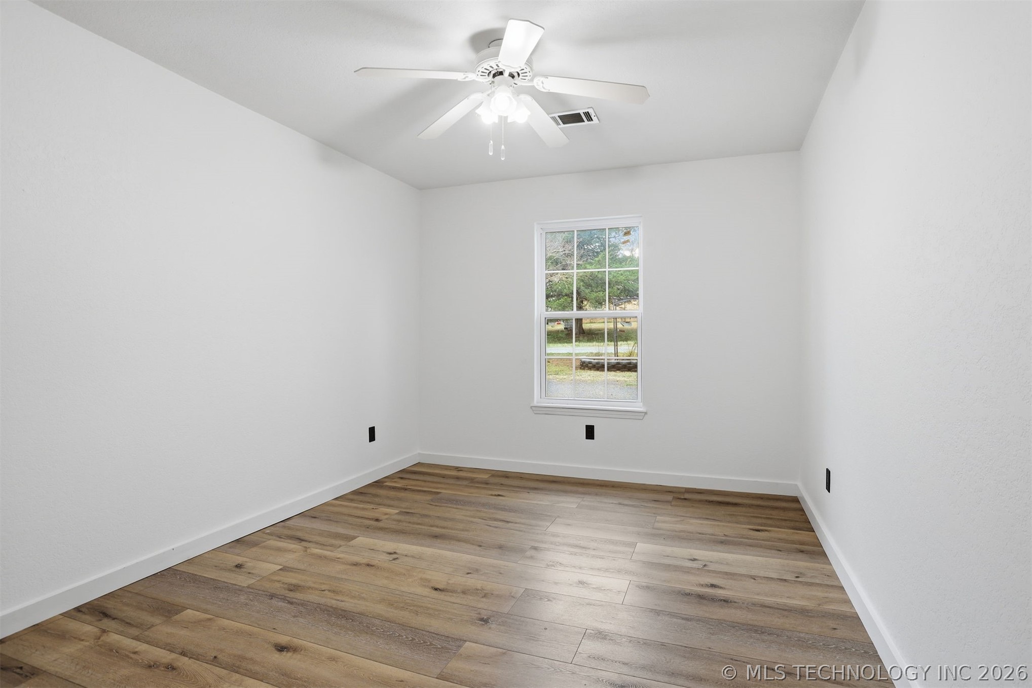 559 E 4th Street Property Photo 20