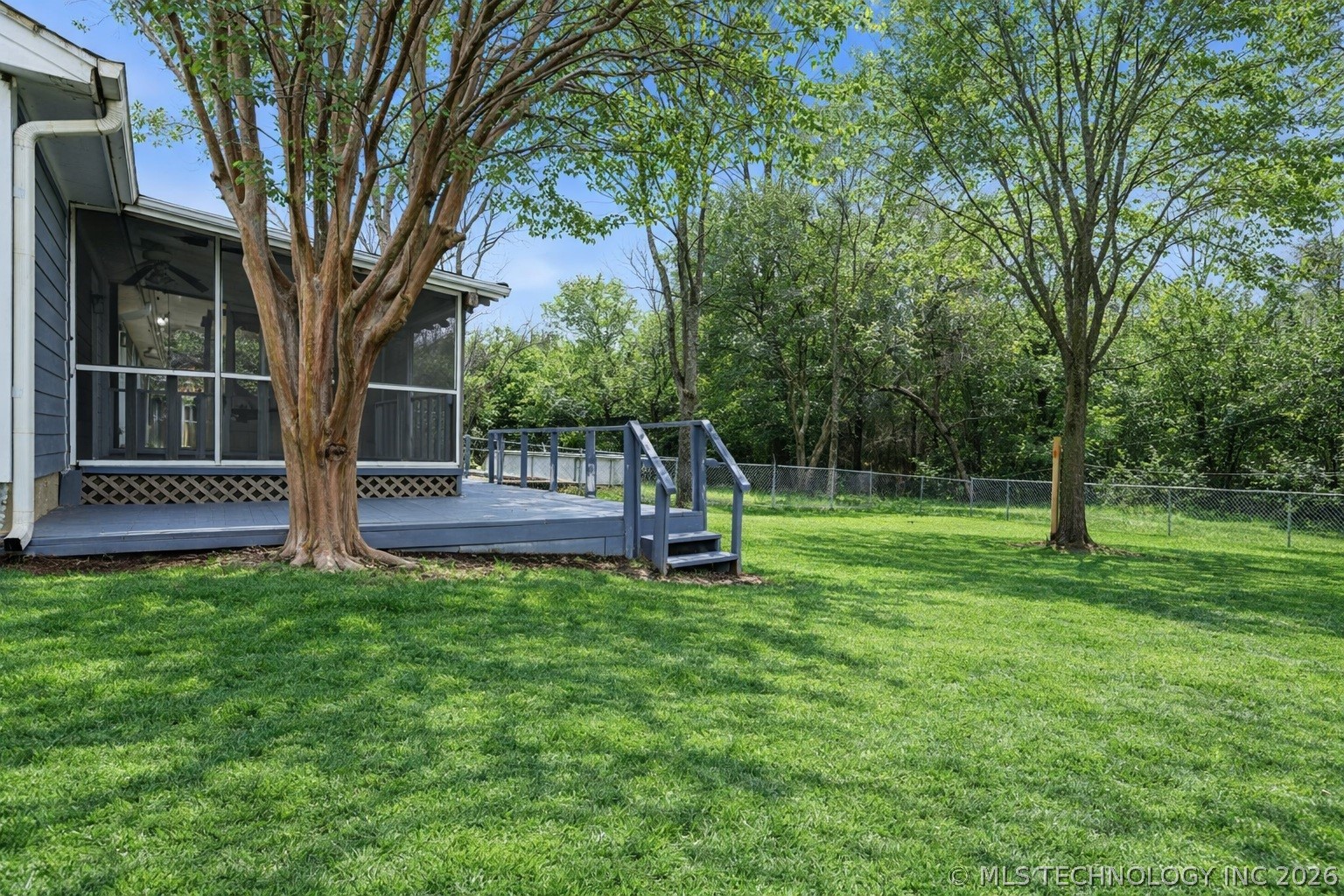 559 E 4th Street Property Photo 22