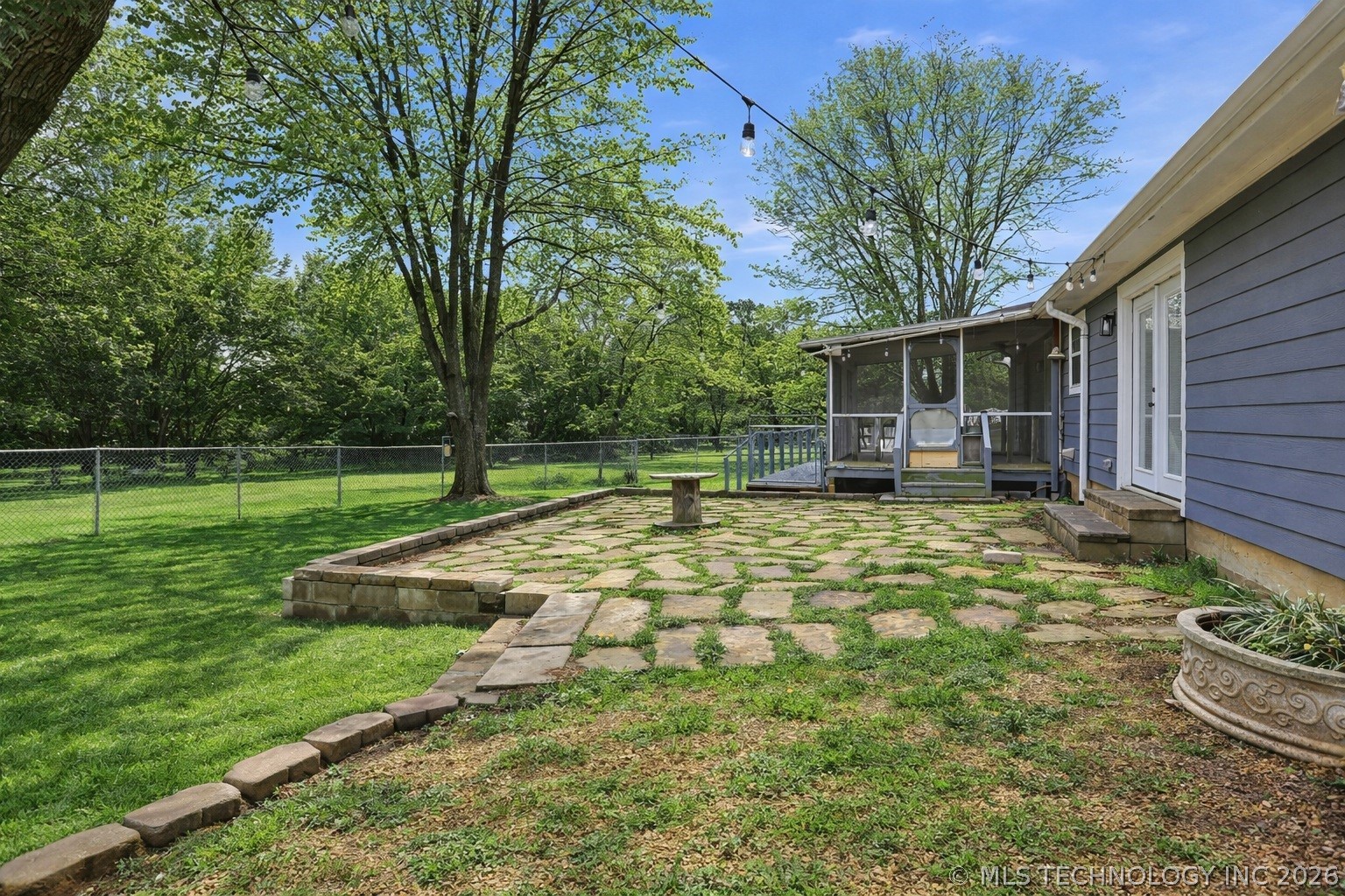 559 E 4th Street Property Photo 24