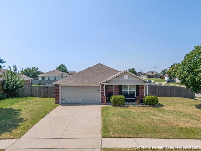 7210 S Fir Place Property Photo 2