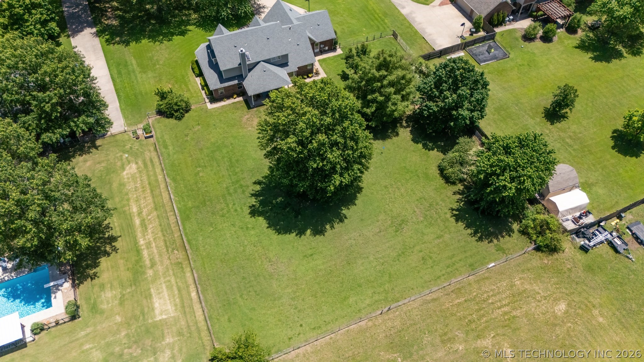 1805 Ne Oakridge Drive Property Photo 7