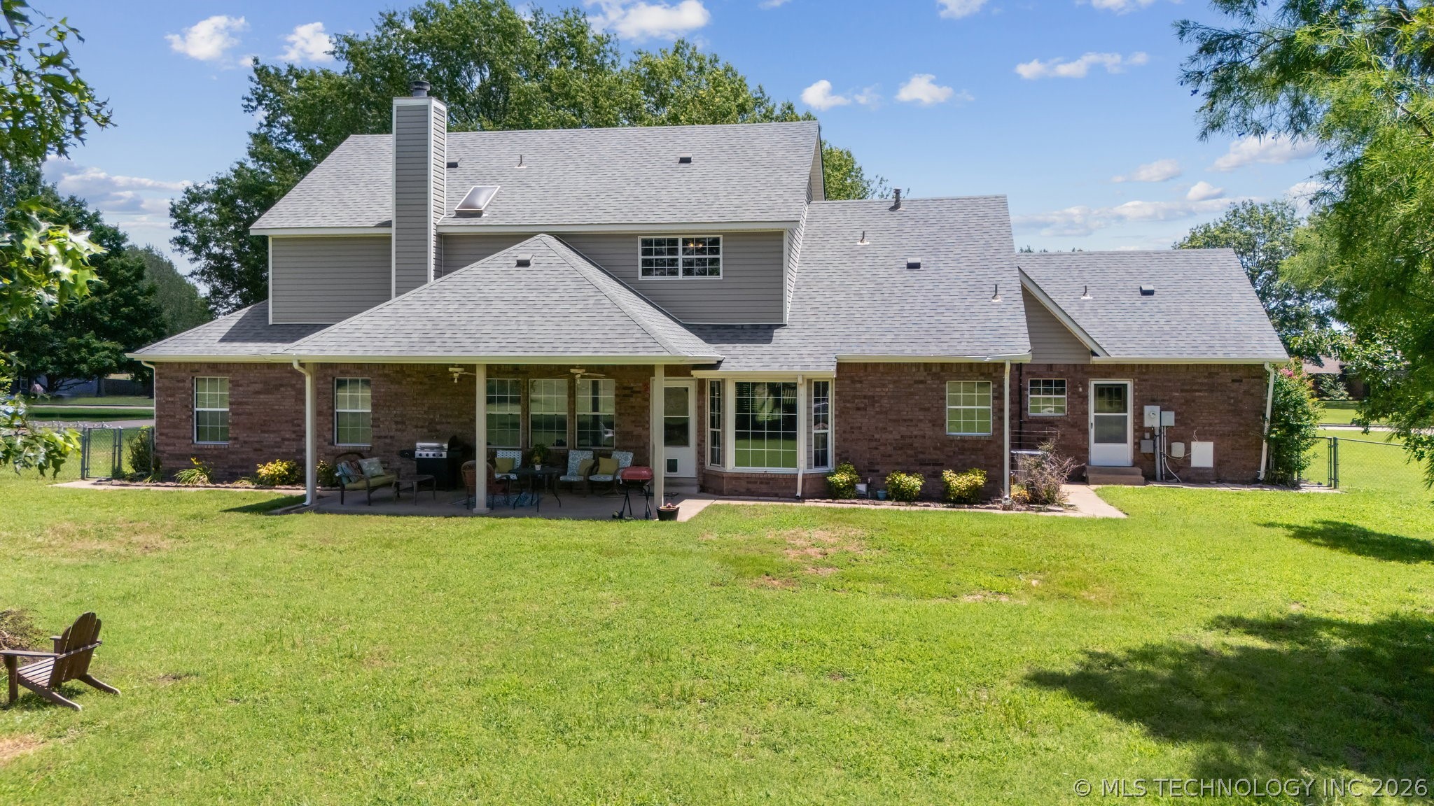 1805 Ne Oakridge Drive Property Photo 10