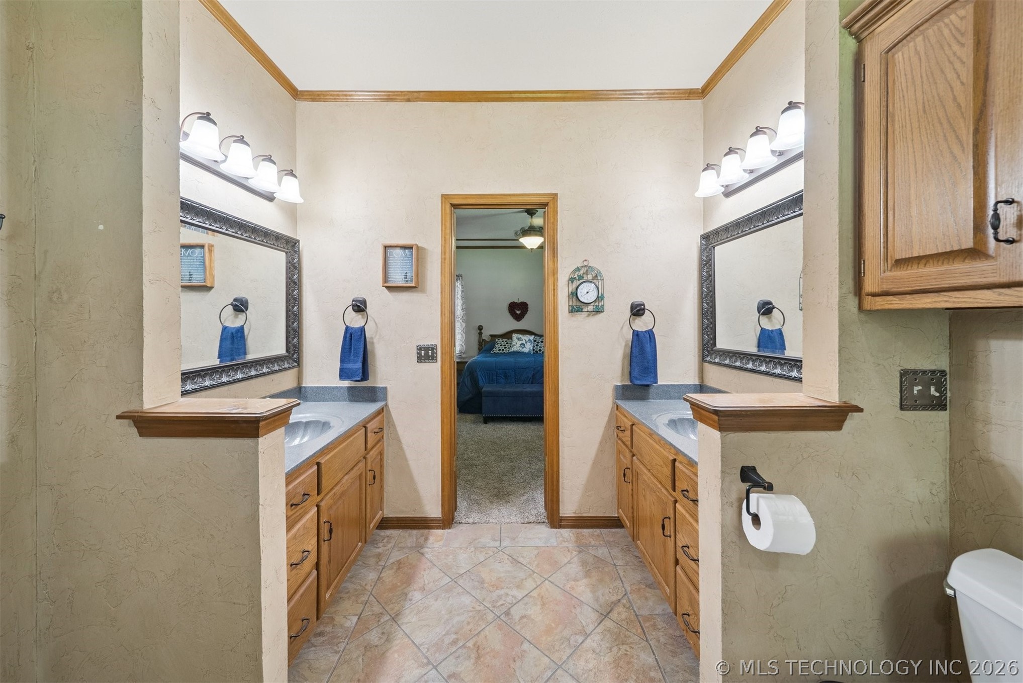1805 Ne Oakridge Drive Property Photo 17
