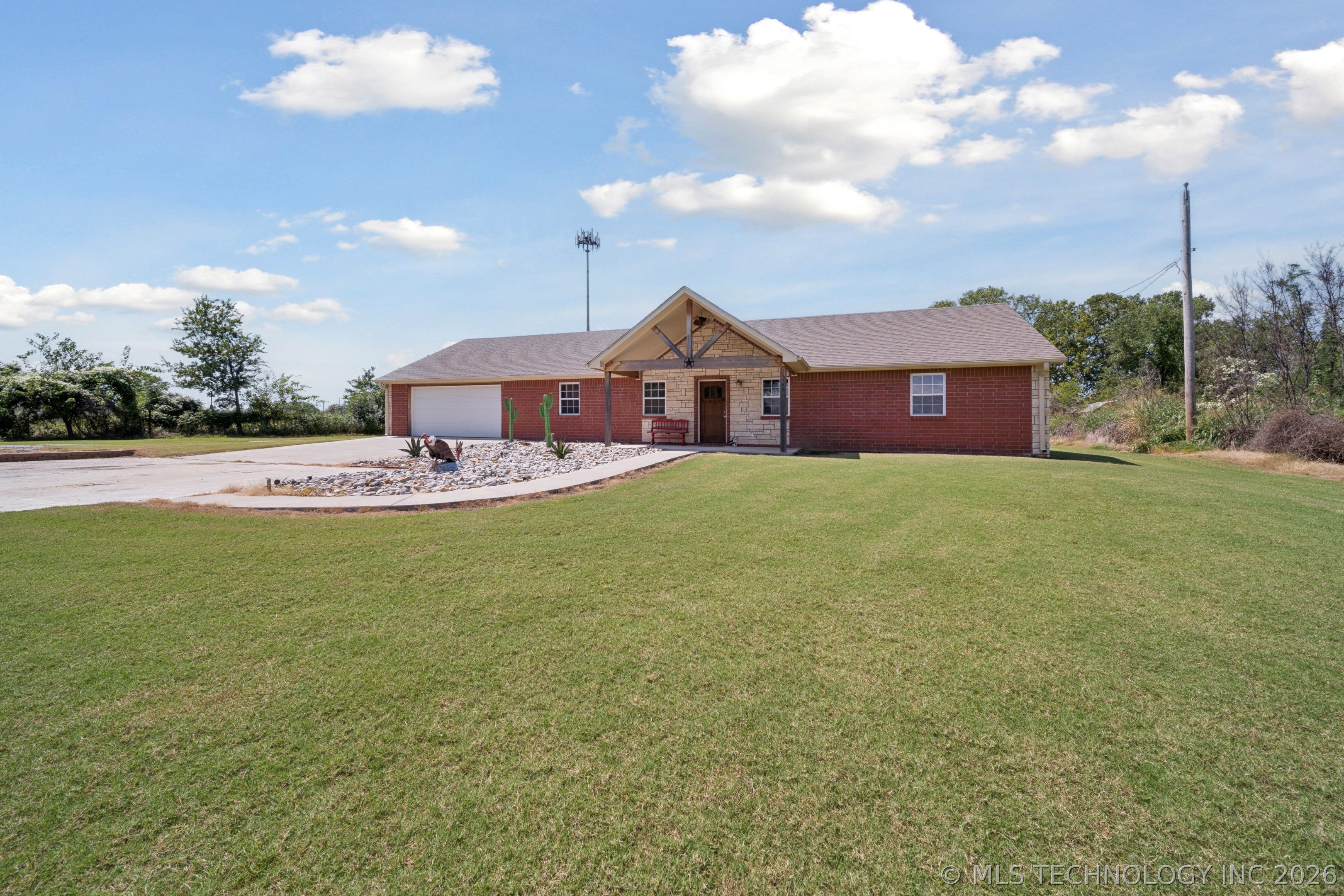 15375 N 247th Road Property Photo 2