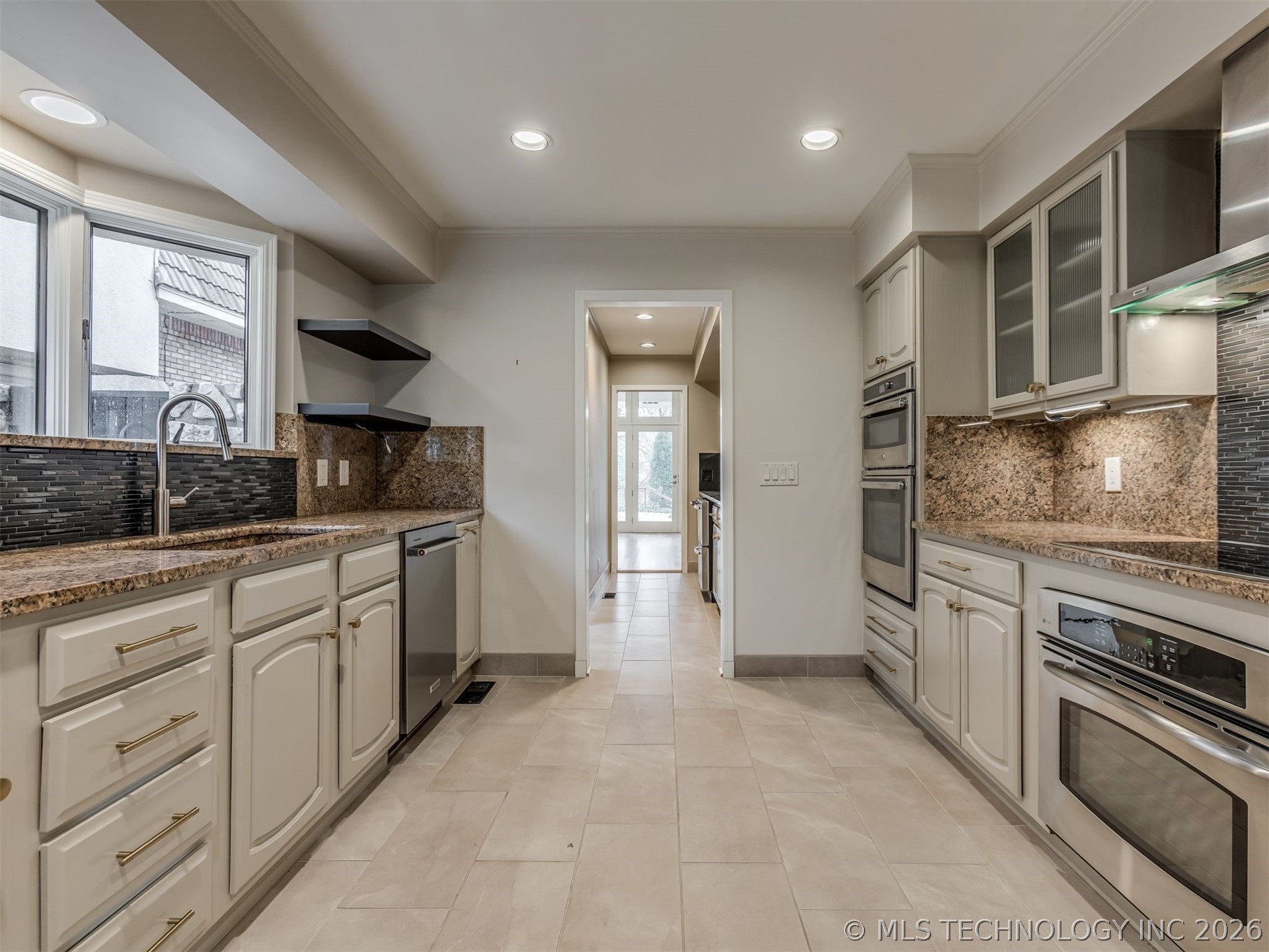 7426 S Gary Place Property Photo 15
