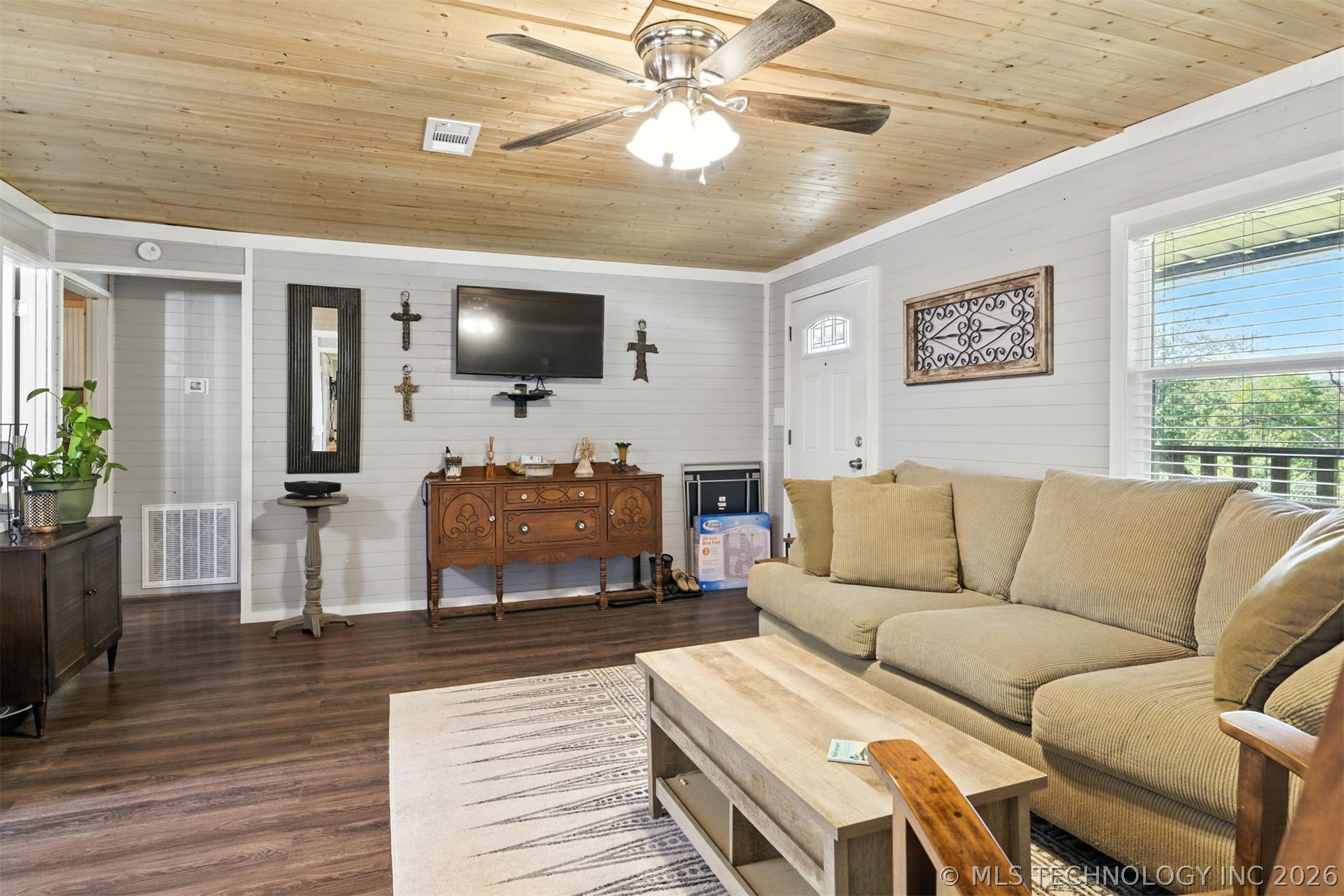 674 Evergreen Lane Property Photo 4