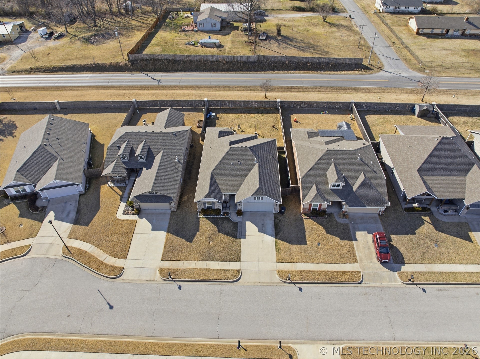 12216 N 130 Avenue Property Photo 40