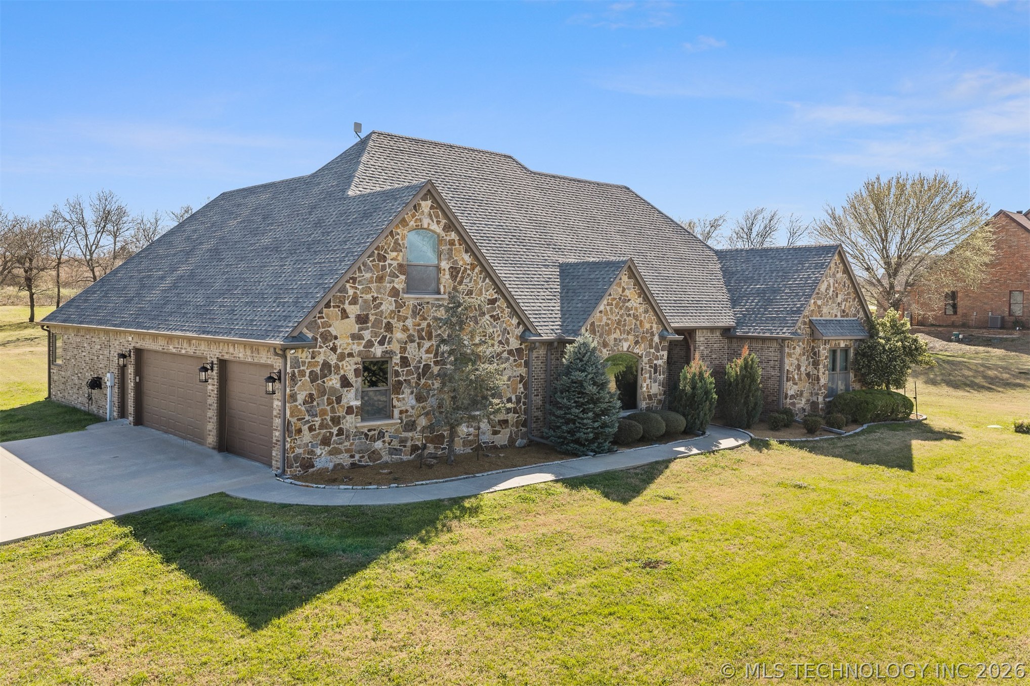 1451 Gateway Road Property Photo 3