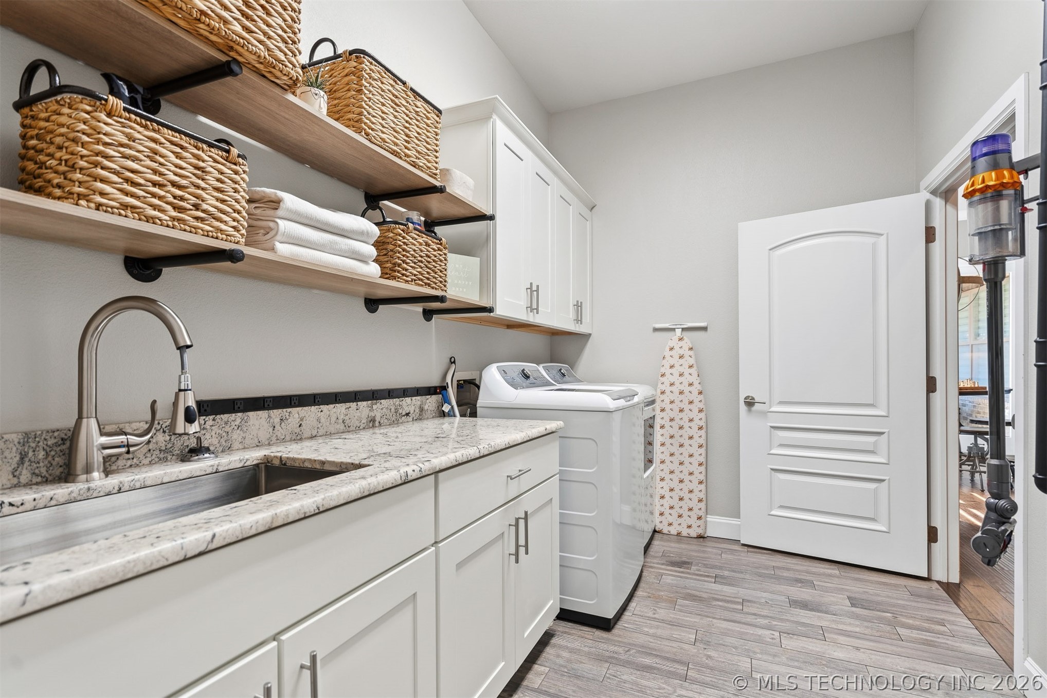 1451 Gateway Road Property Photo 28