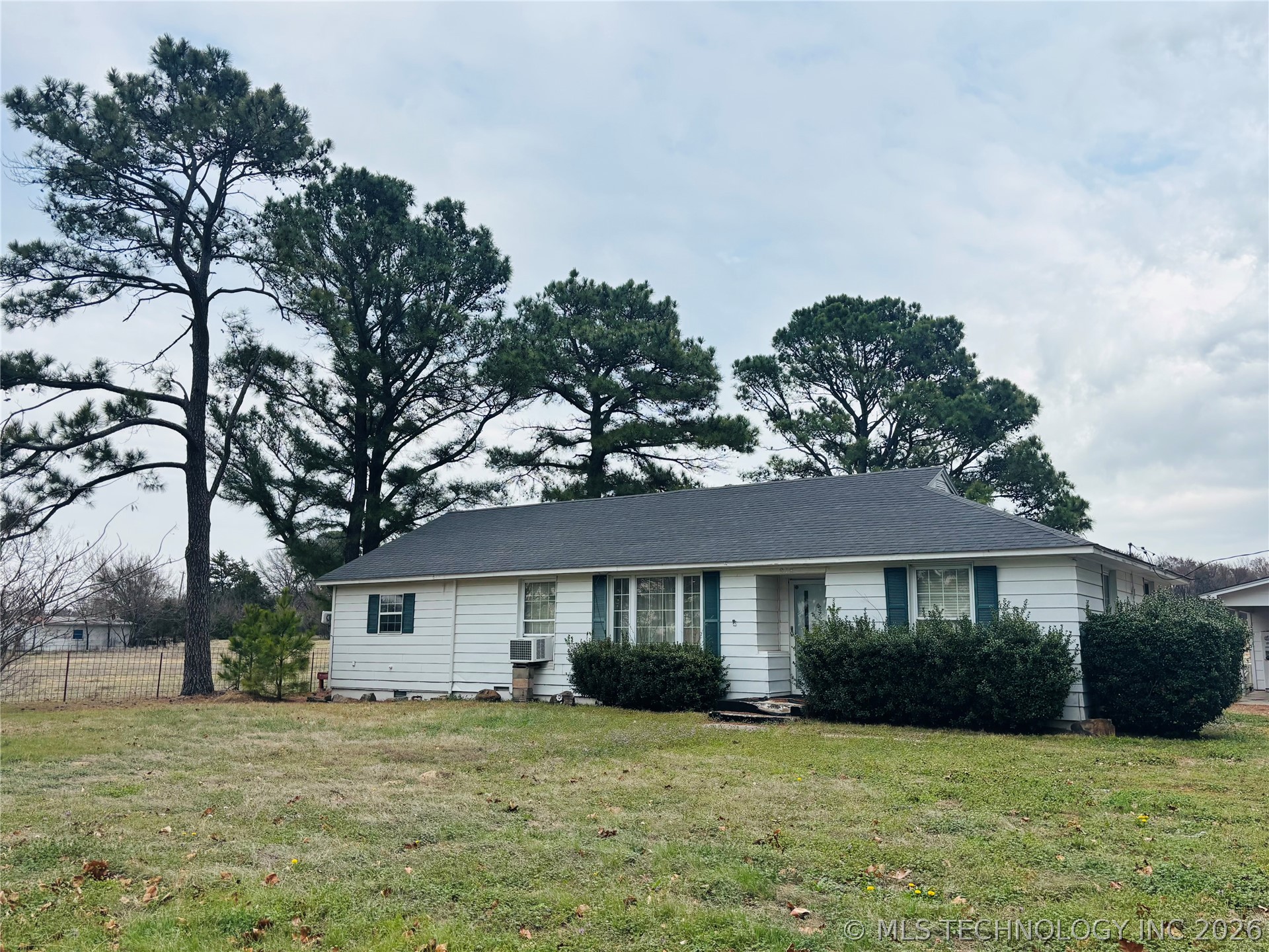 918 Harvey Road Property Photo 2