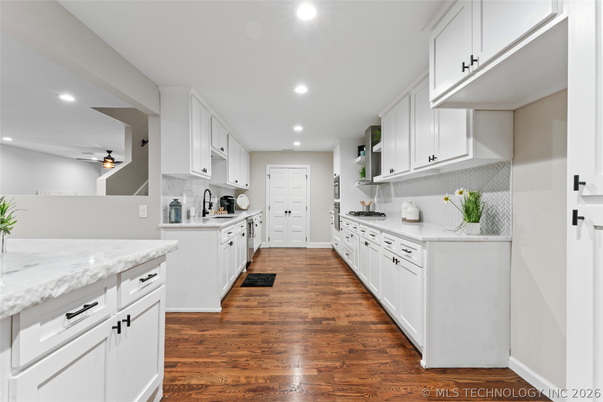 2448 E 56th Place Property Photo 12