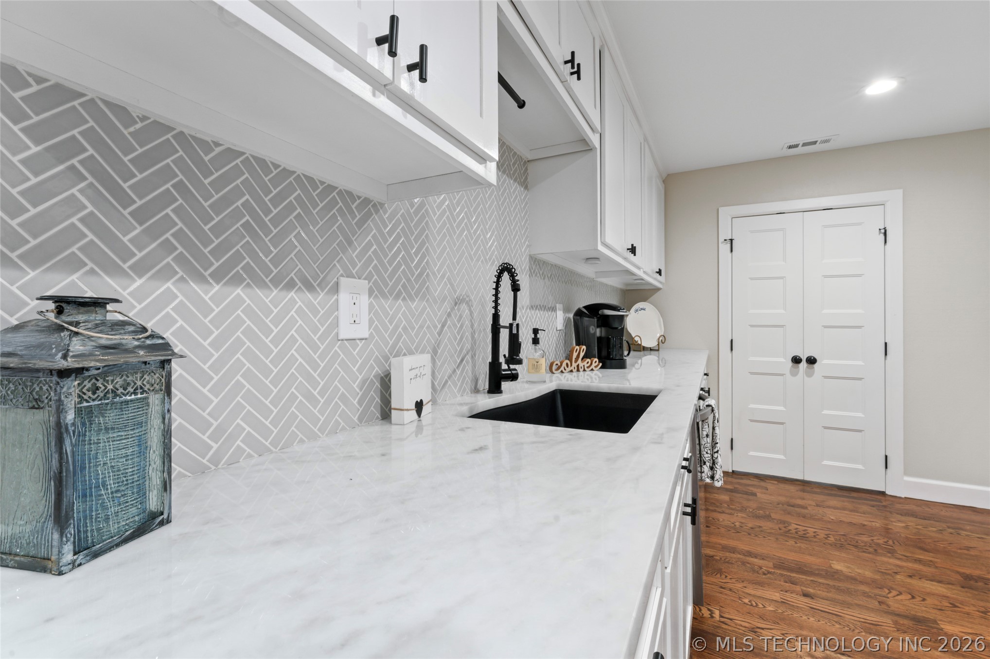 2448 E 56th Place Property Photo 13