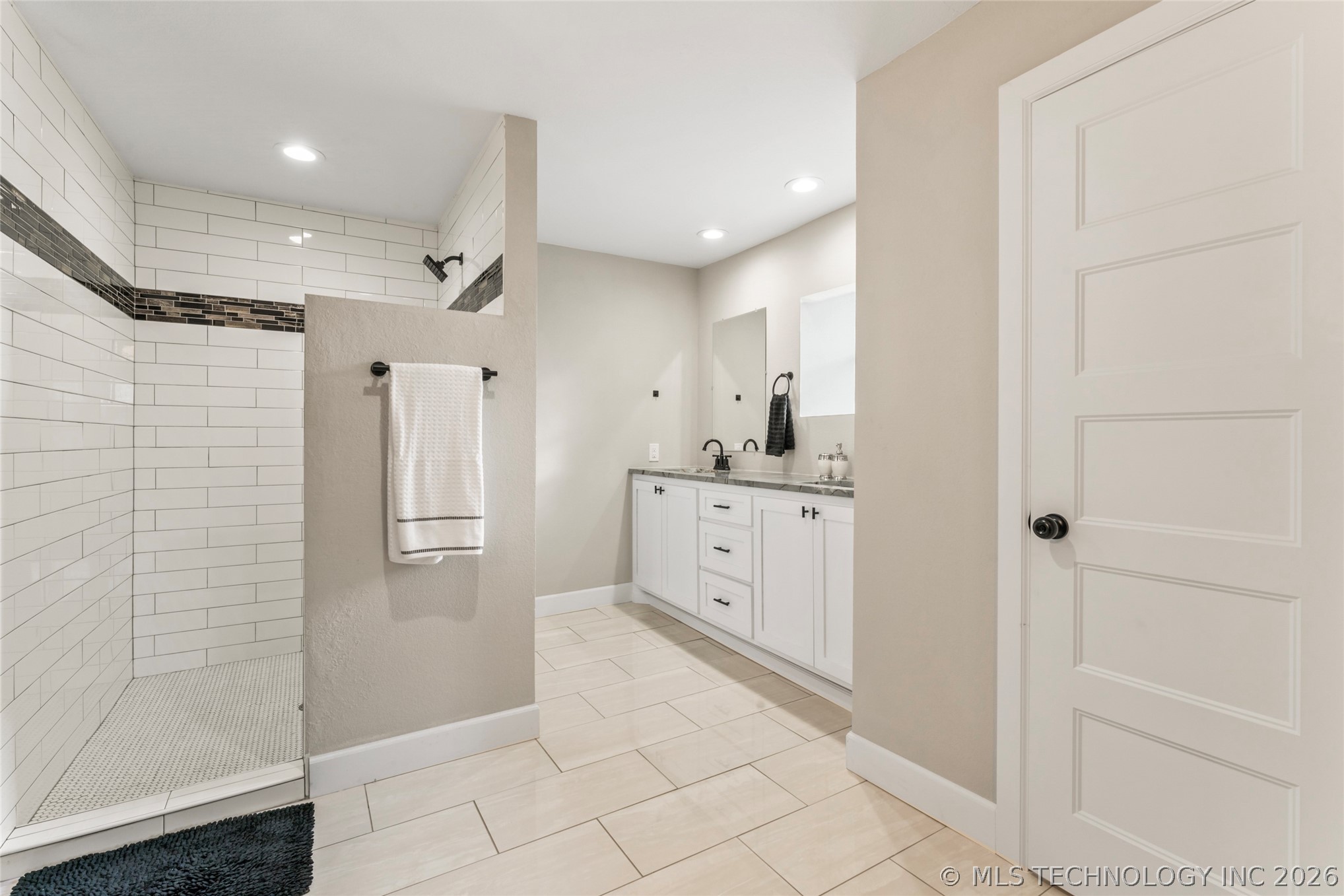 2448 E 56th Place Property Photo 31